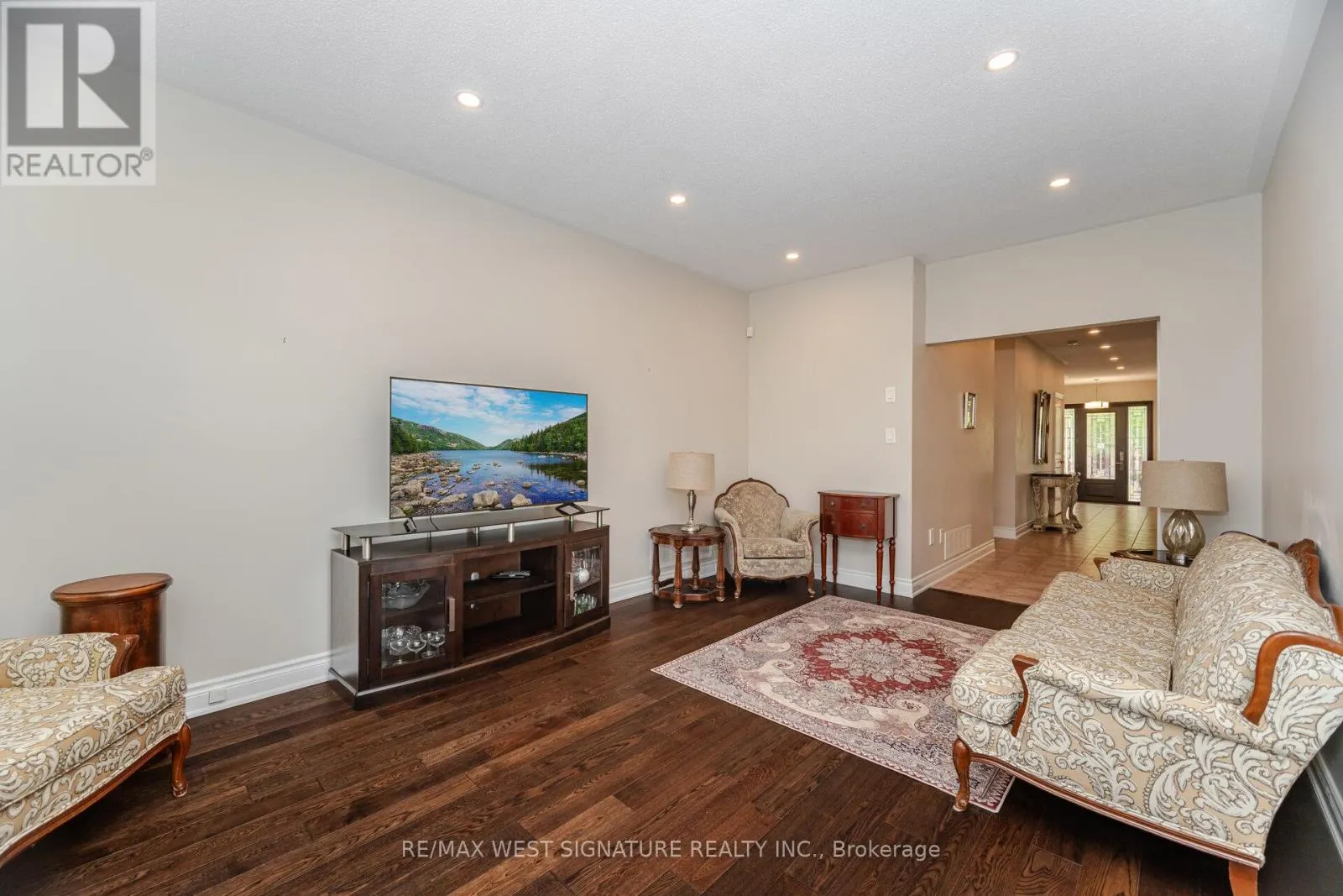 107 CUPOLA CRESCENT