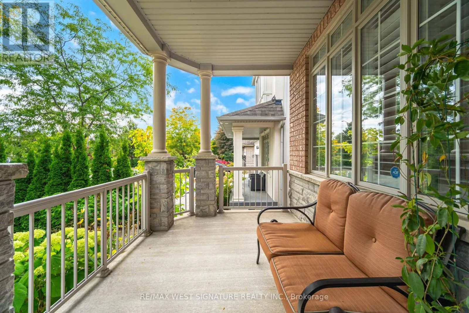 107 CUPOLA CRESCENT
