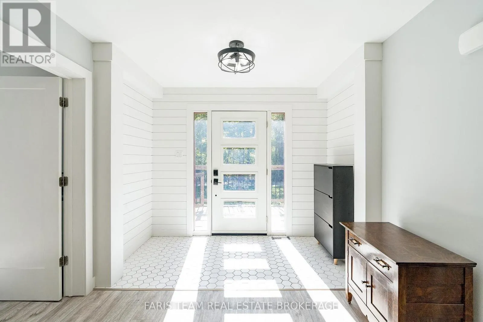1844 OAKWOOD ROAD