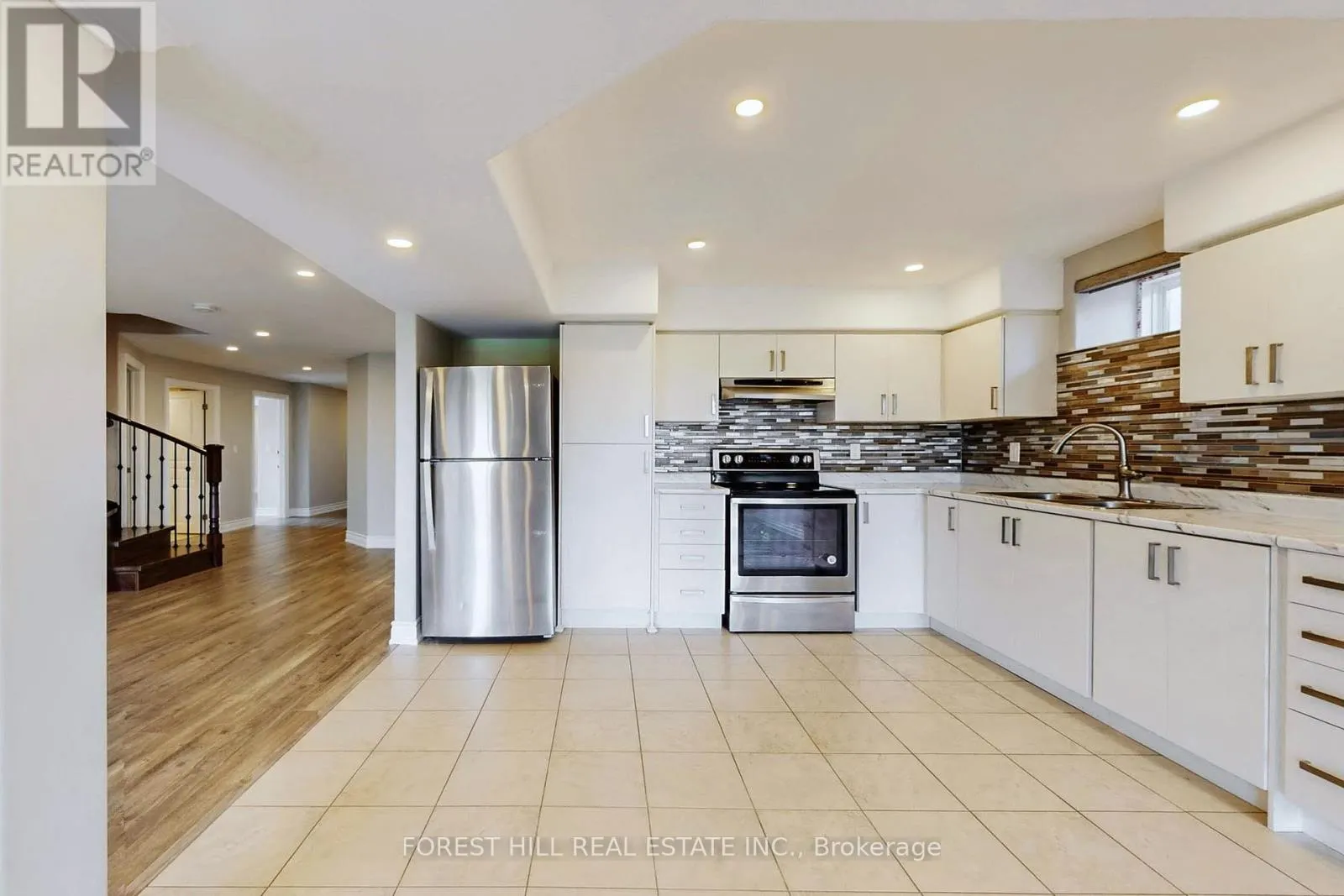 21 FARMHOUSE CRESCENT
