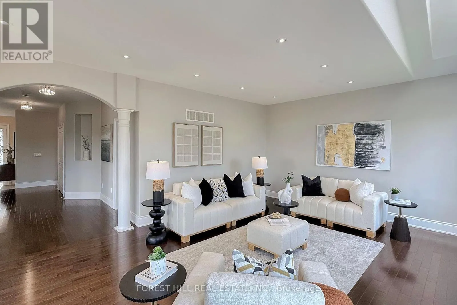 21 FARMHOUSE CRESCENT