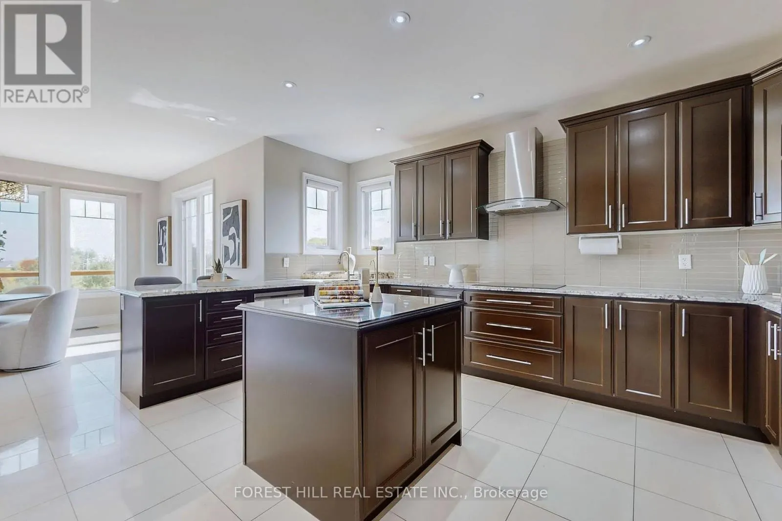 21 FARMHOUSE CRESCENT