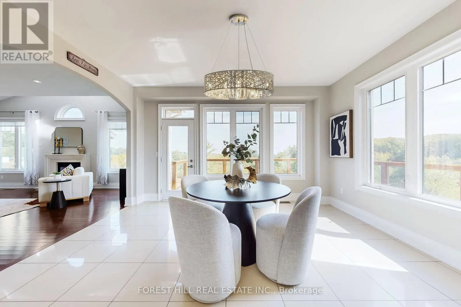 21 FARMHOUSE CRESCENT