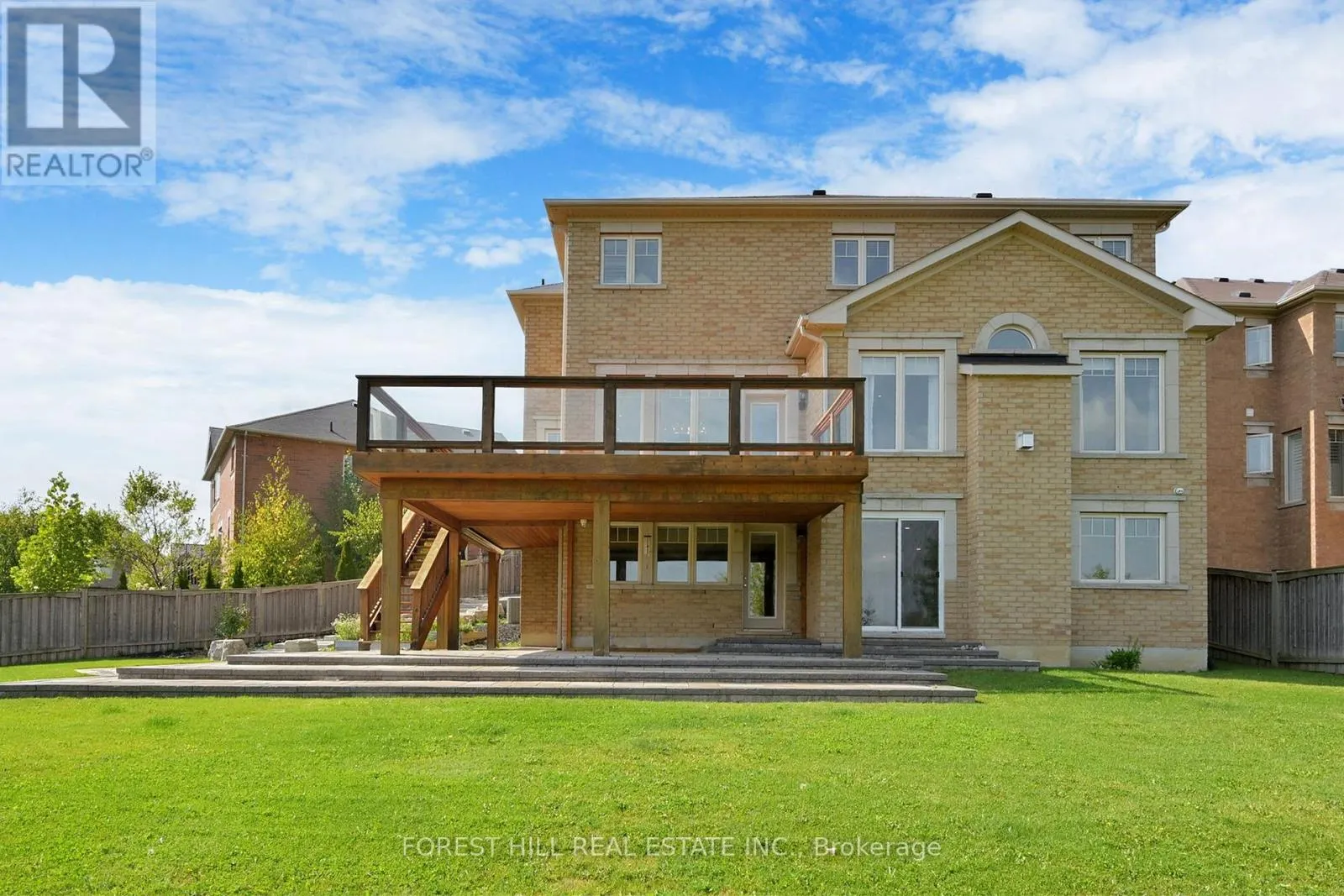 21 FARMHOUSE CRESCENT
