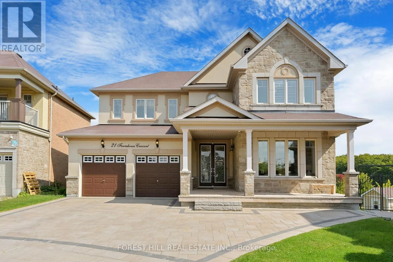 21 FARMHOUSE CRESCENT