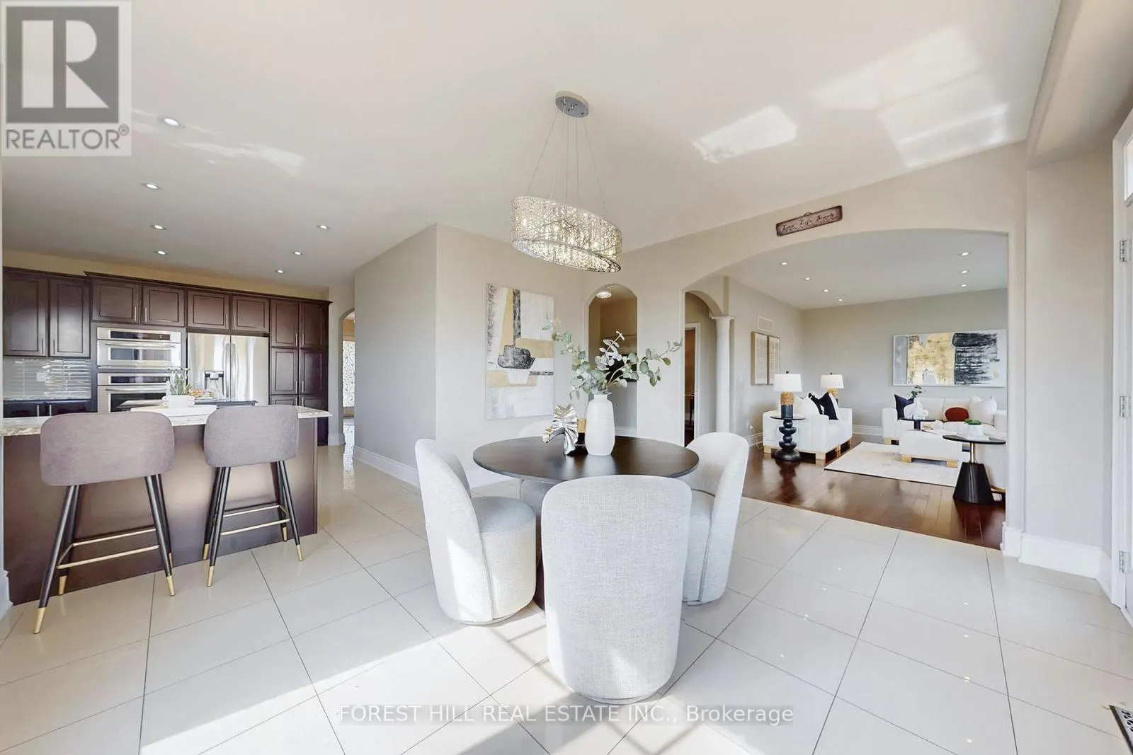 21 FARMHOUSE CRESCENT