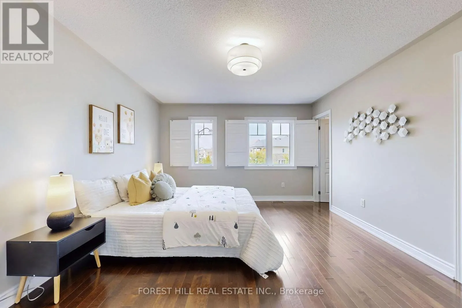 21 FARMHOUSE CRESCENT