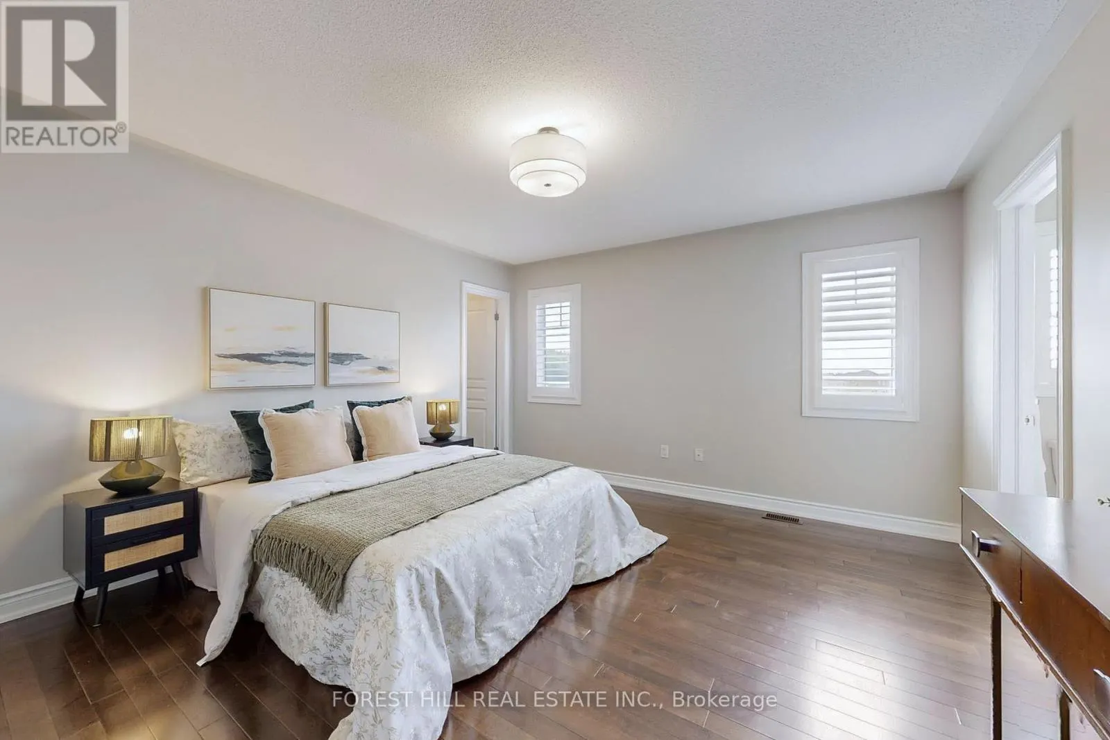 21 FARMHOUSE CRESCENT