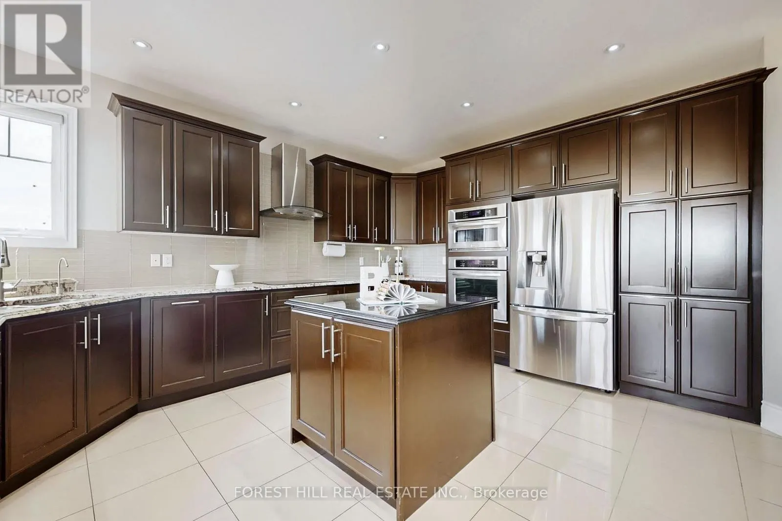 21 FARMHOUSE CRESCENT