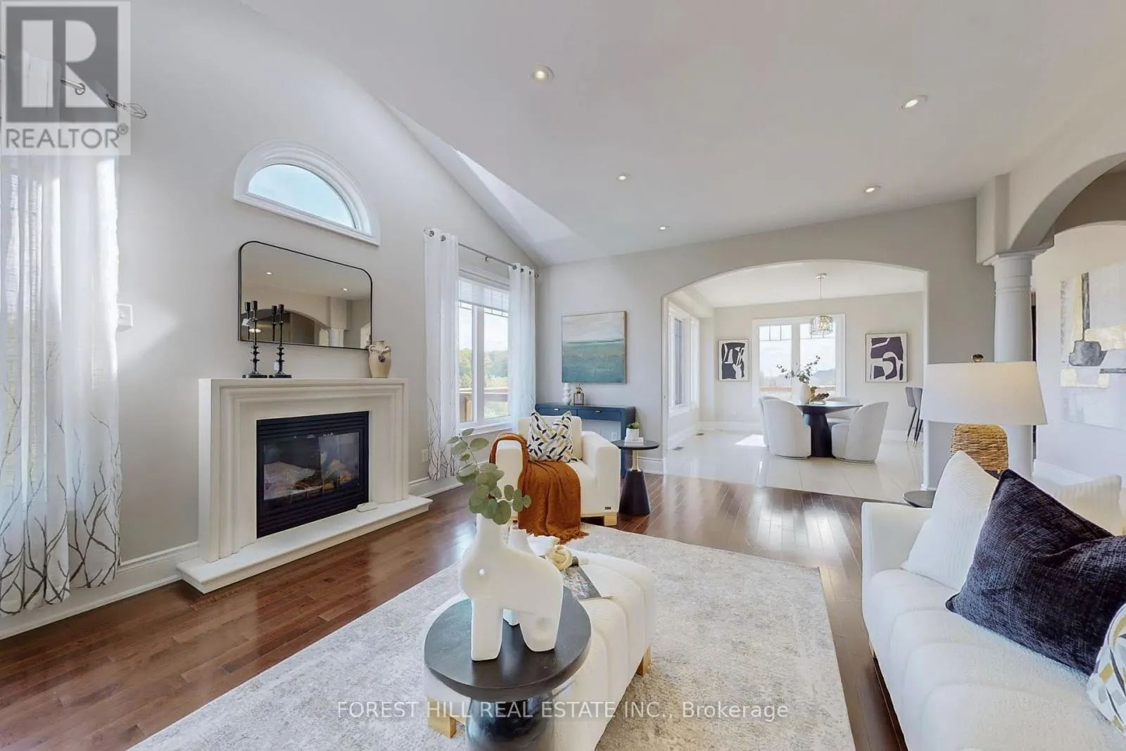 21 FARMHOUSE CRESCENT