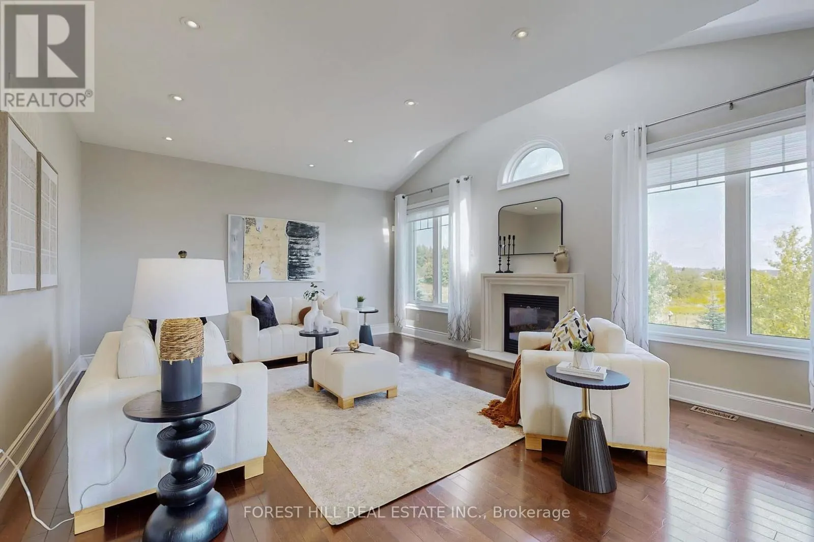 21 FARMHOUSE CRESCENT