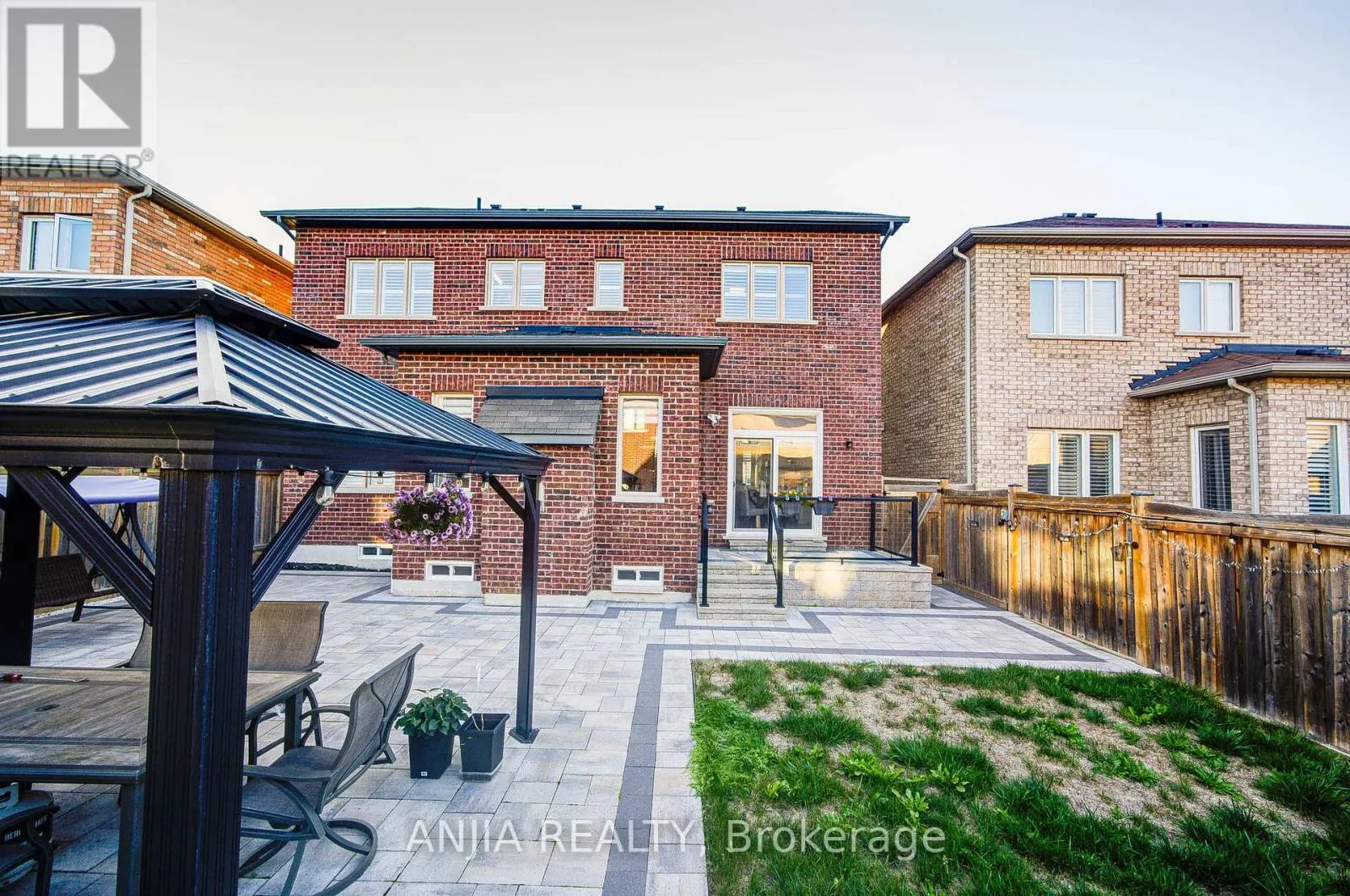 5 WARTON COURT