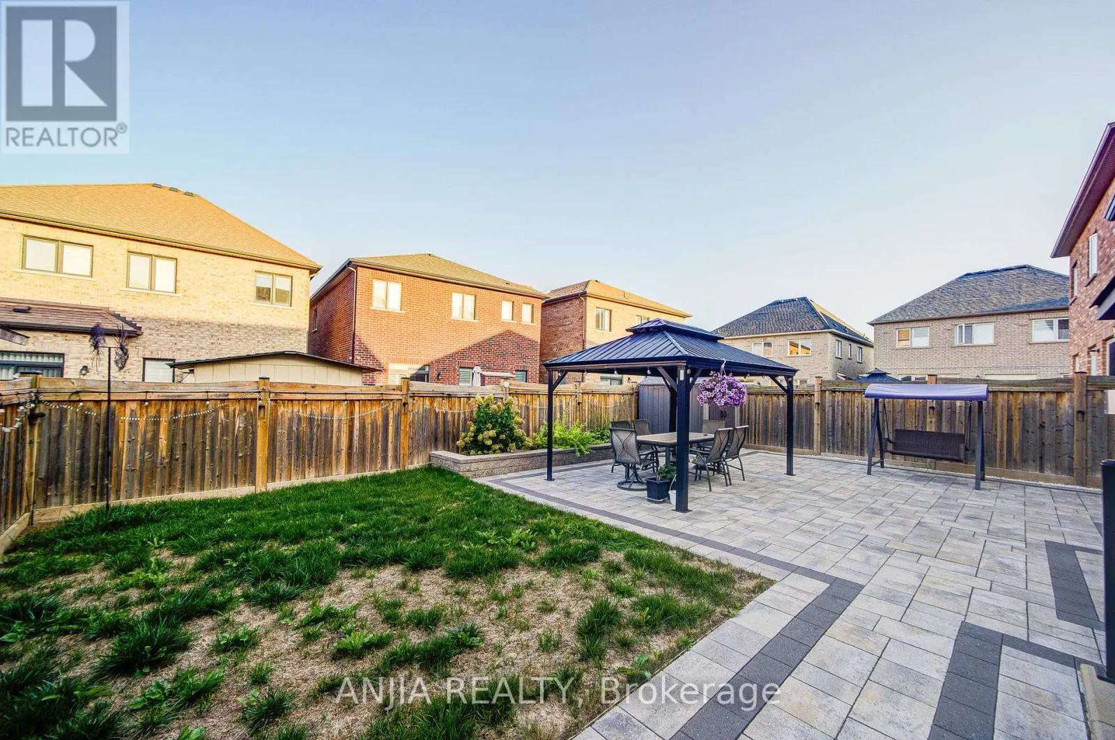 5 WARTON COURT