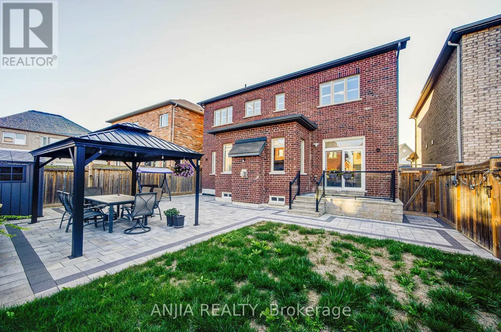 5 WARTON COURT