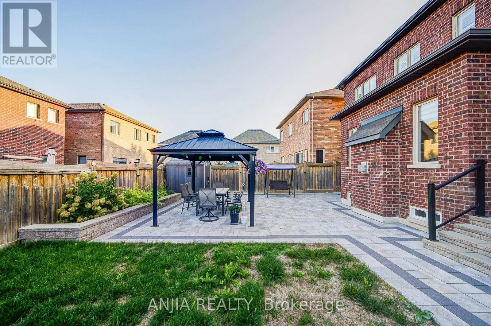 5 WARTON COURT
