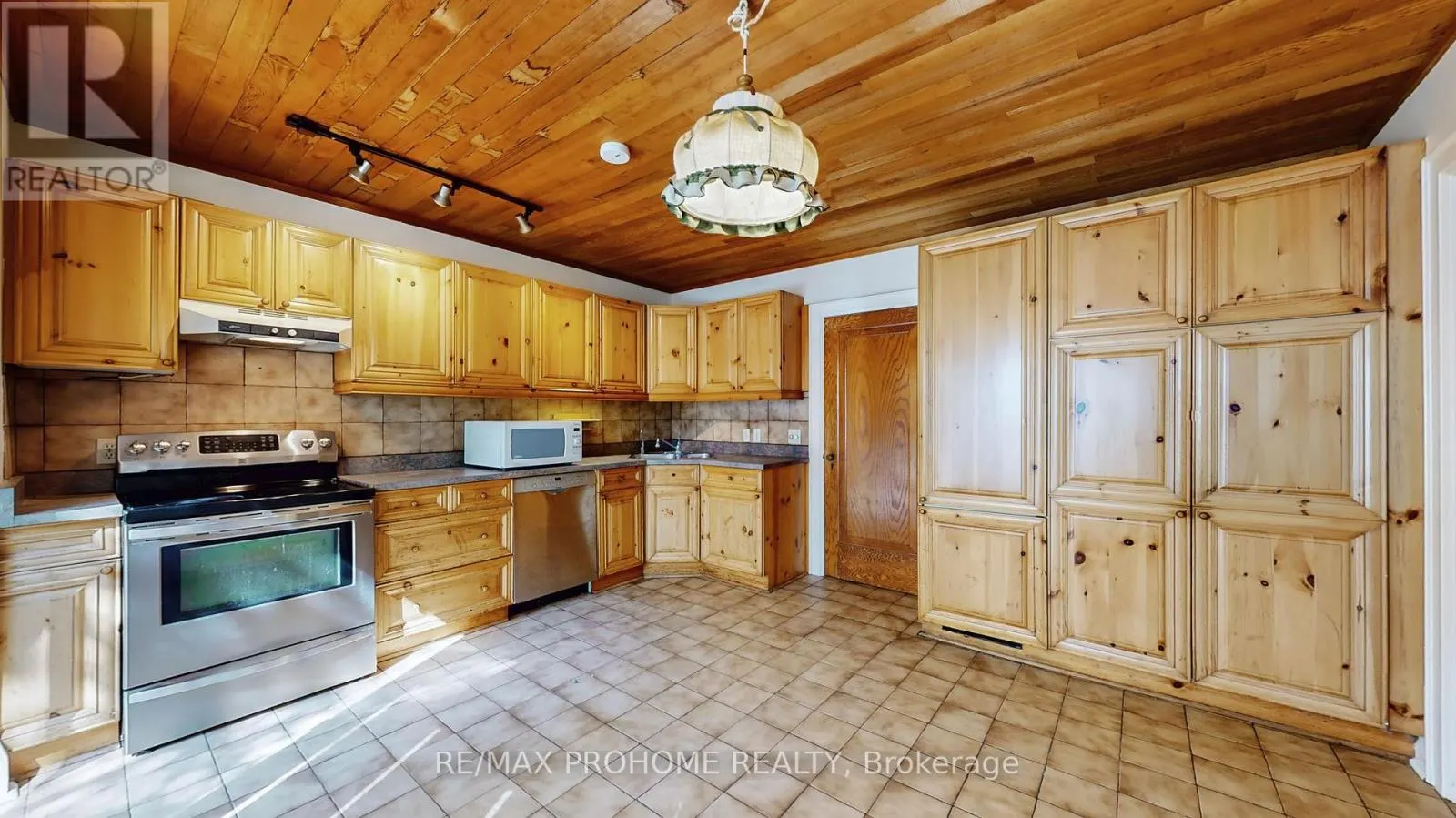 17 ECKARDT AVENUE
