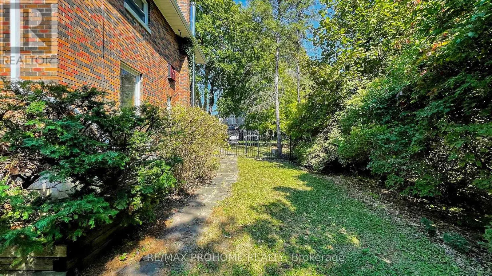 17 ECKARDT AVENUE