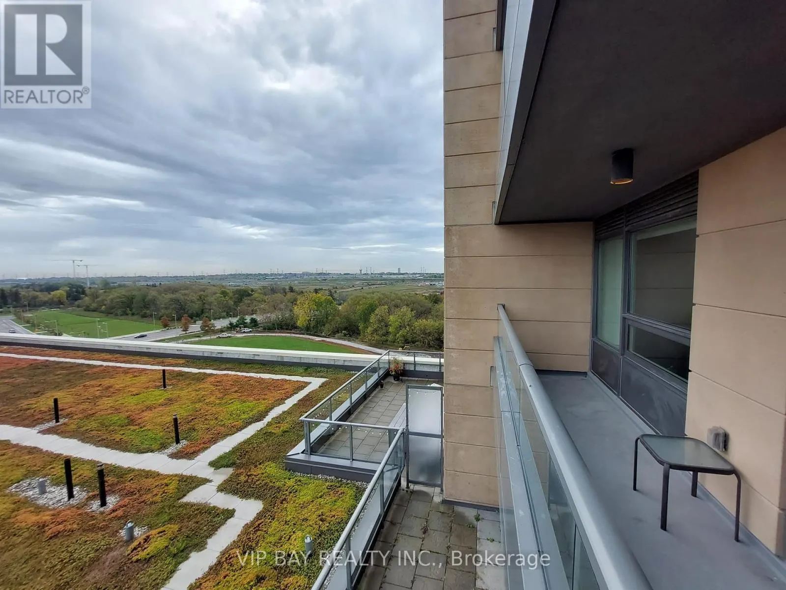 1103 - 18 UPTOWN DRIVE