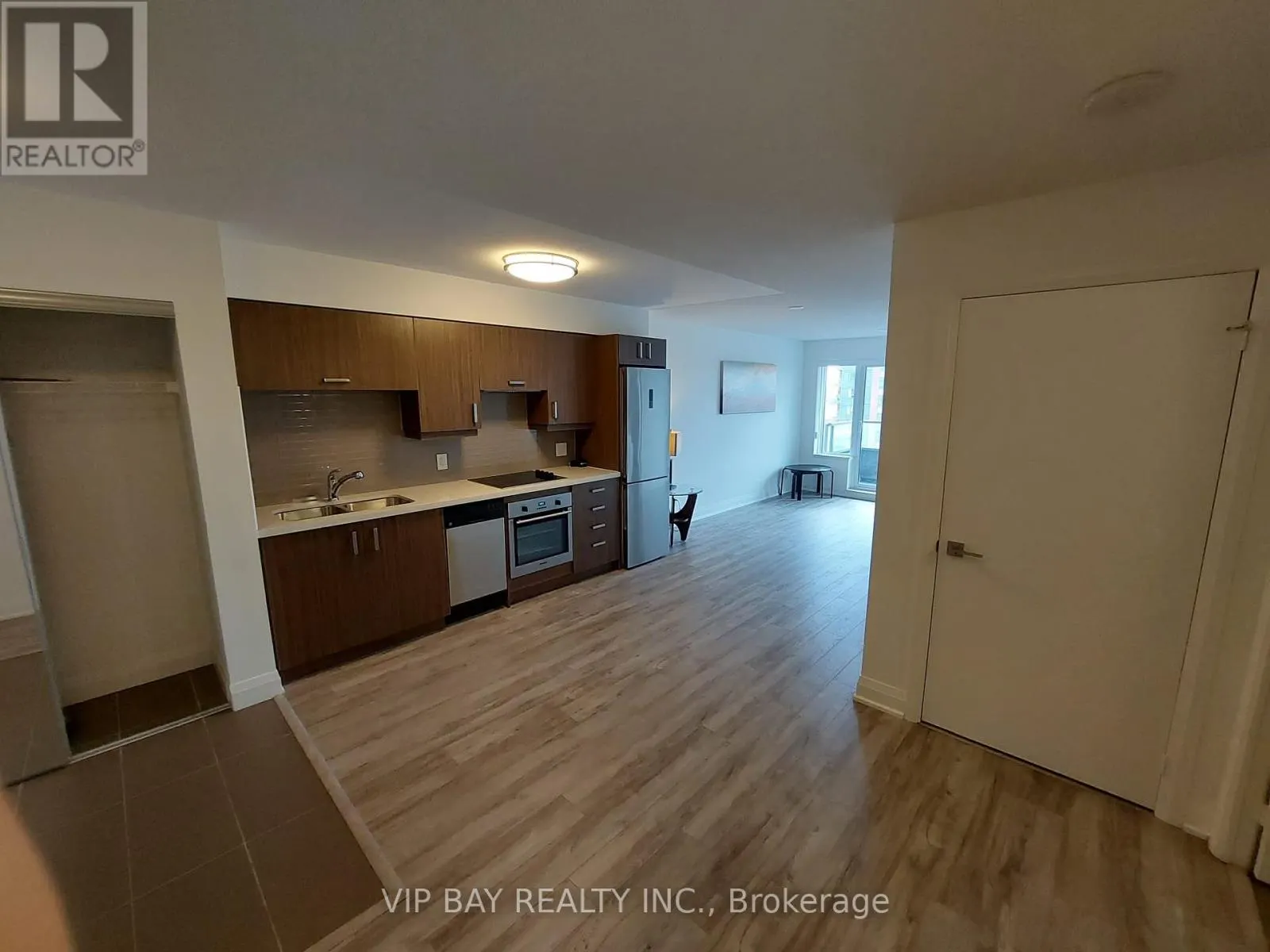 1103 - 18 UPTOWN DRIVE
