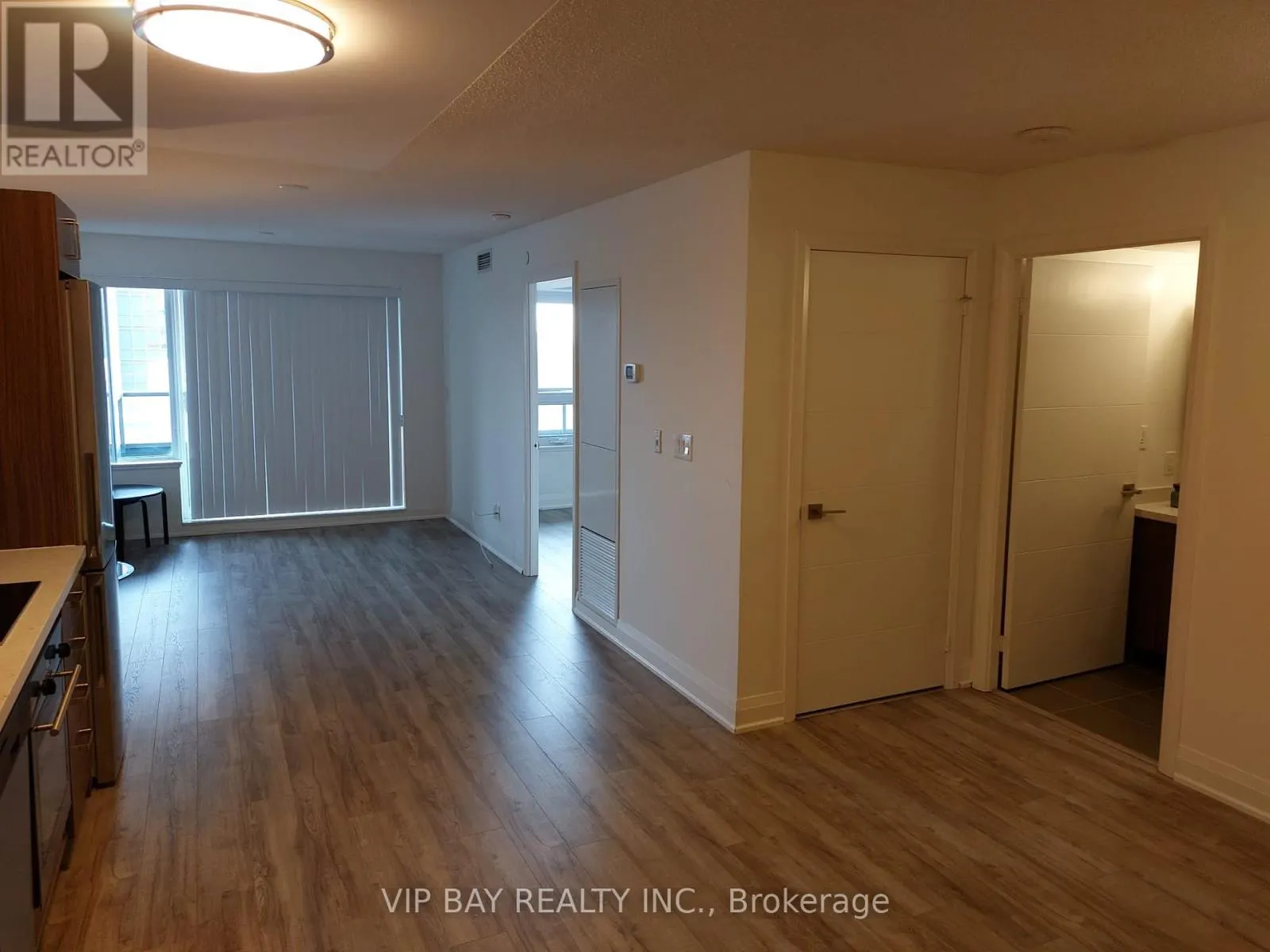 1103 - 18 UPTOWN DRIVE