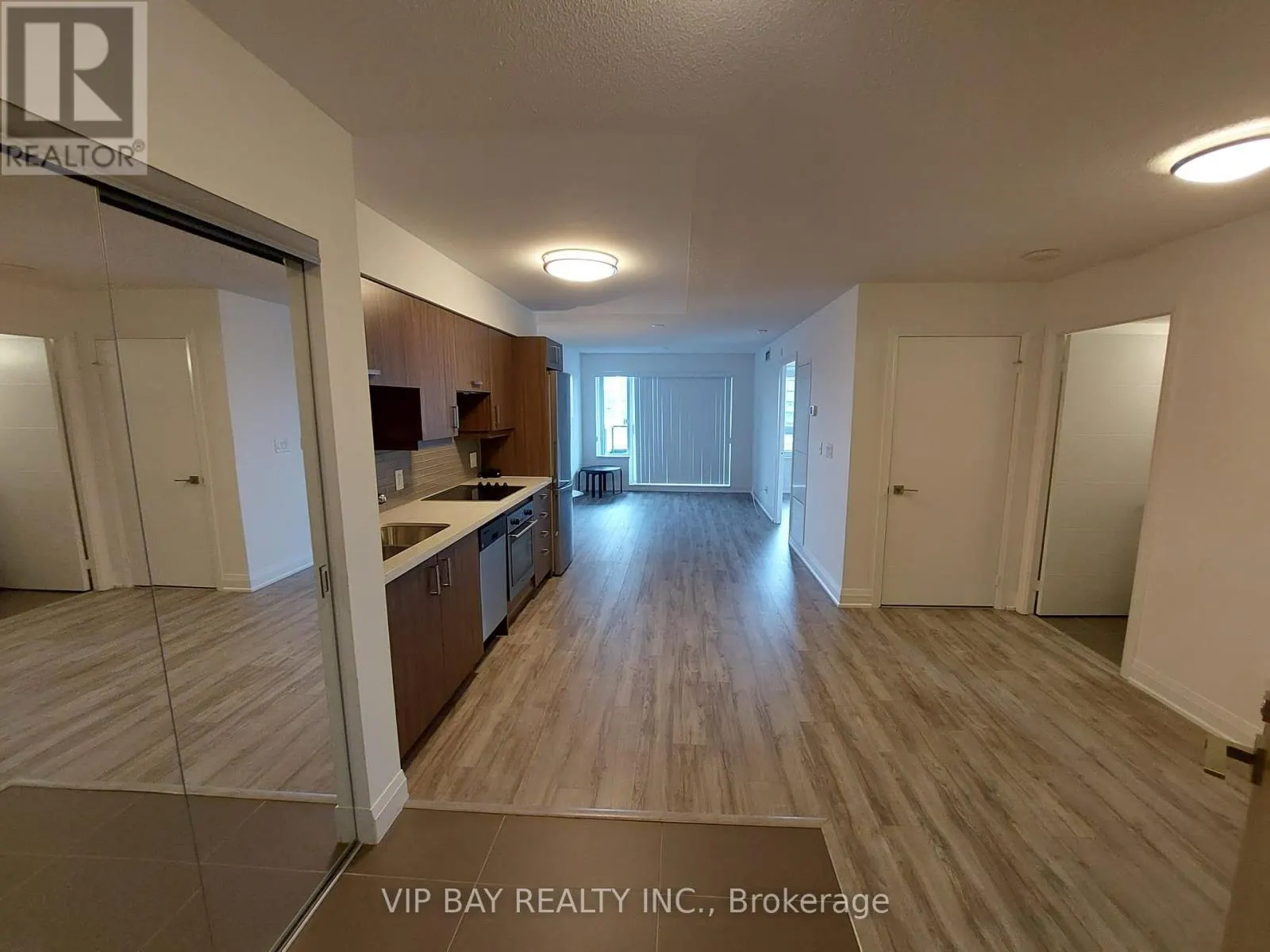 1103 - 18 UPTOWN DRIVE