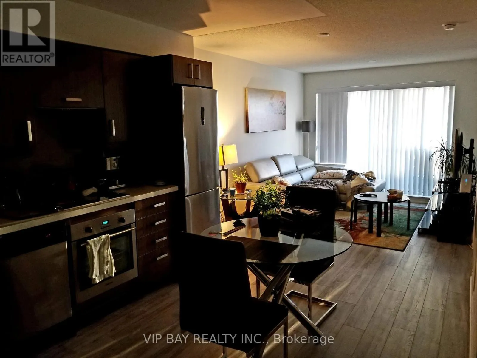 1103 - 18 UPTOWN DRIVE
