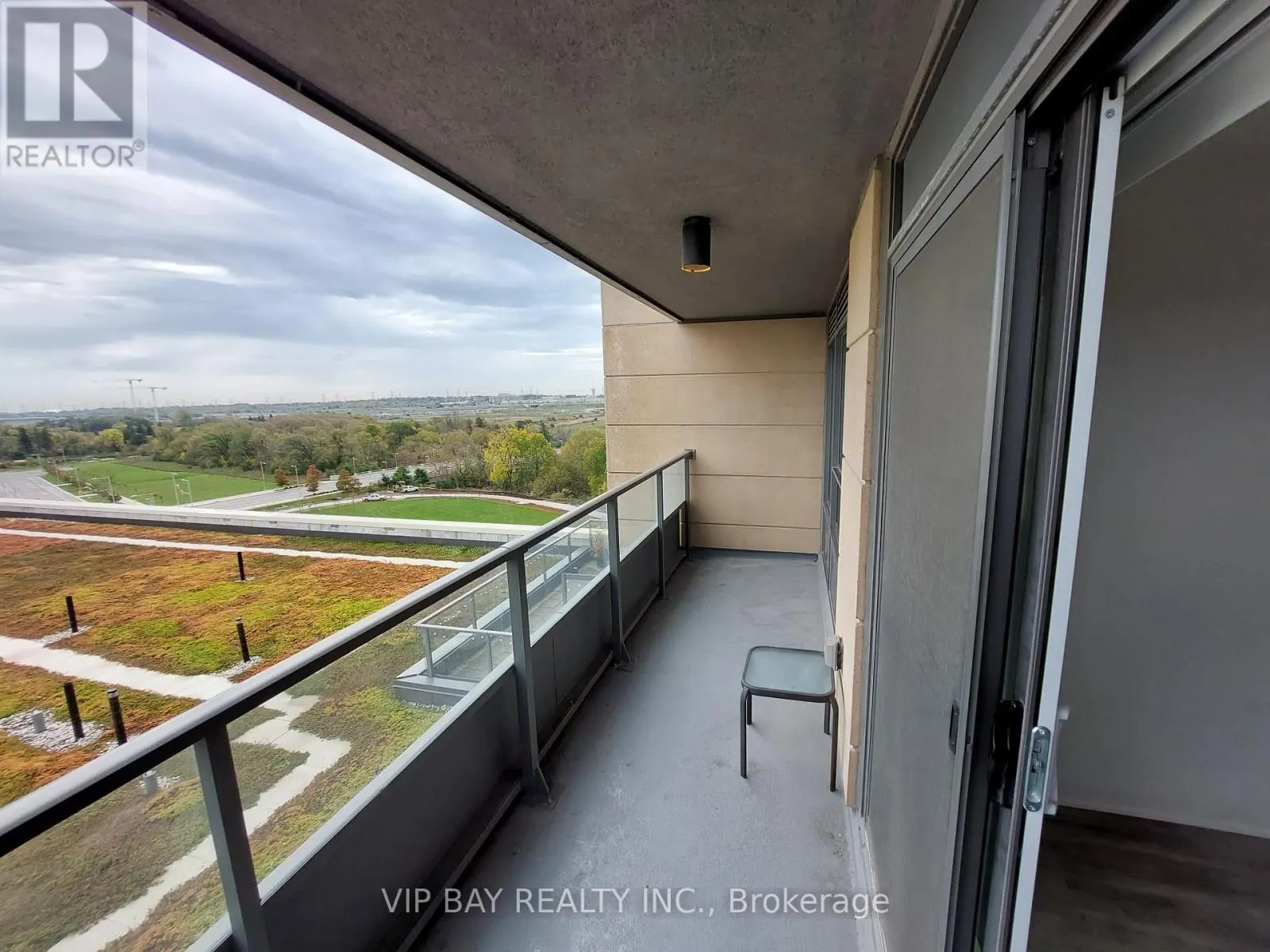 1103 - 18 UPTOWN DRIVE