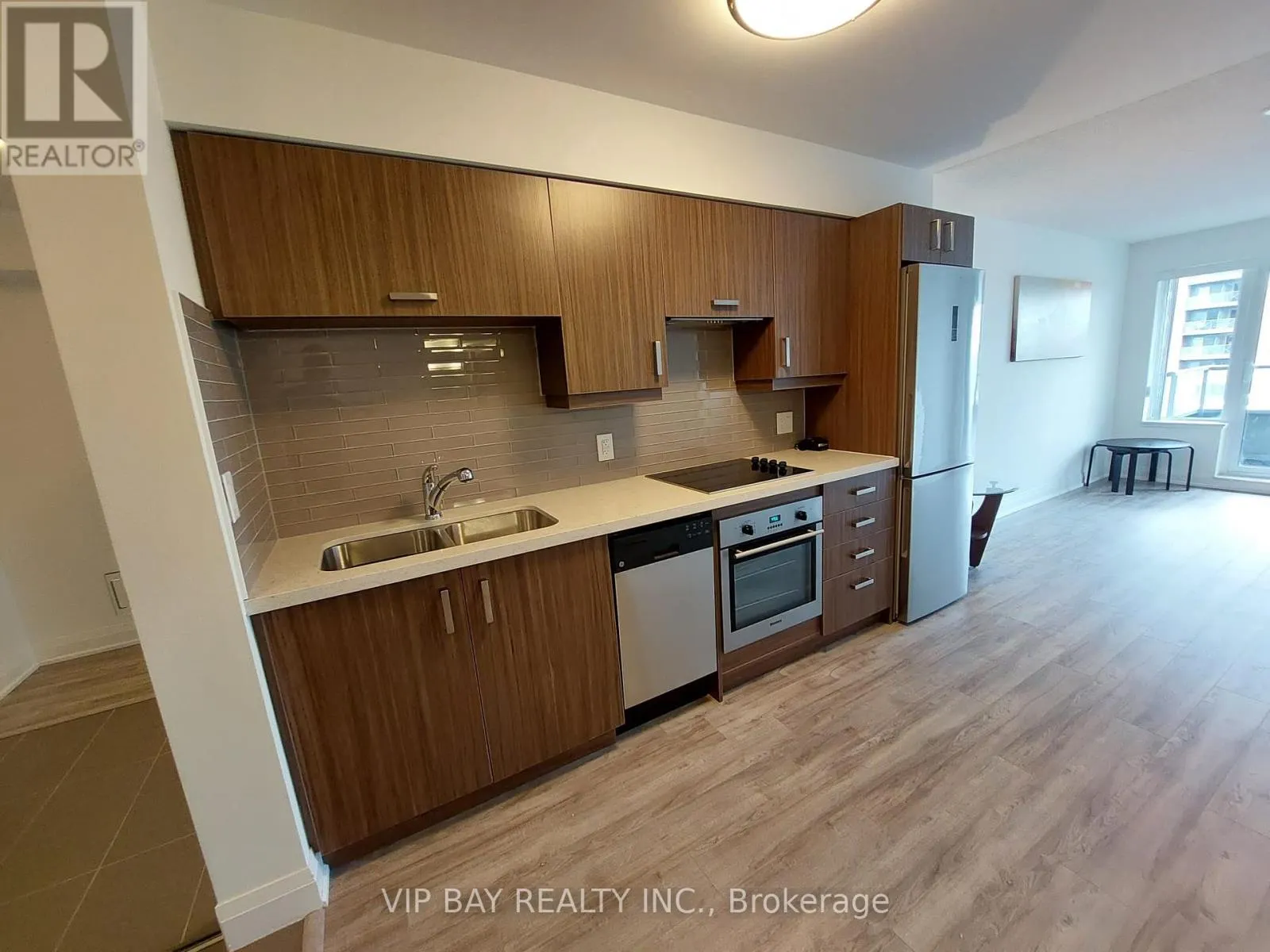 1103 - 18 UPTOWN DRIVE