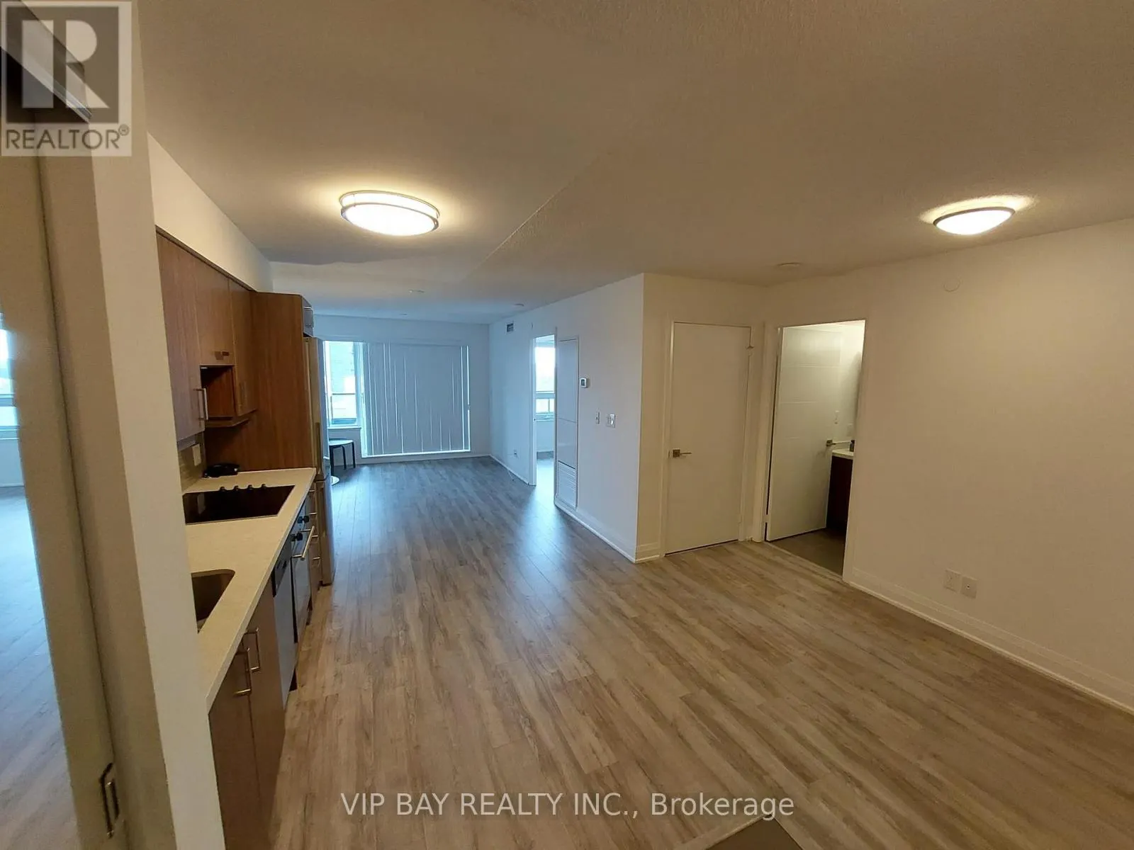 1103 - 18 UPTOWN DRIVE