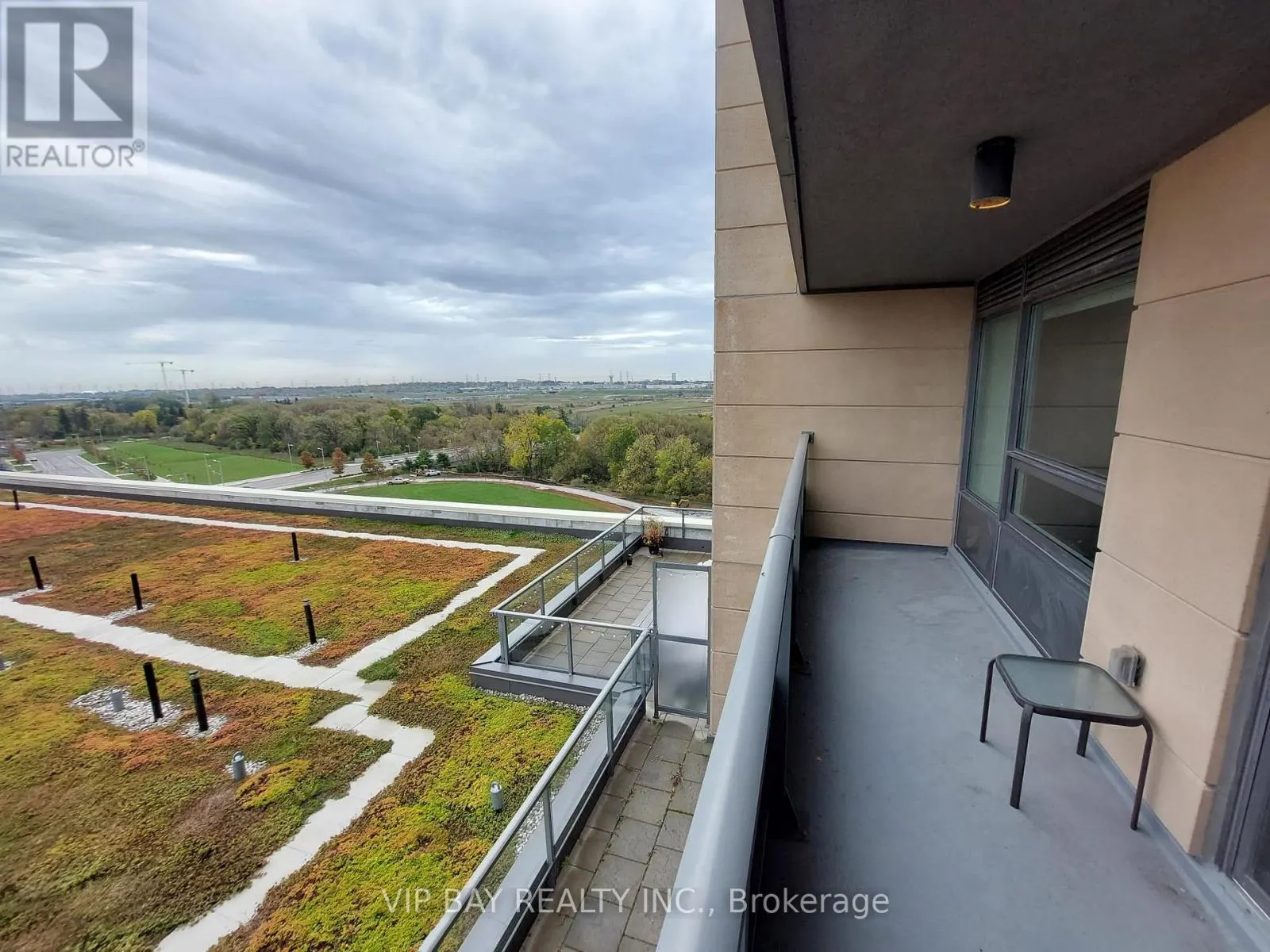 1103 - 18 UPTOWN DRIVE