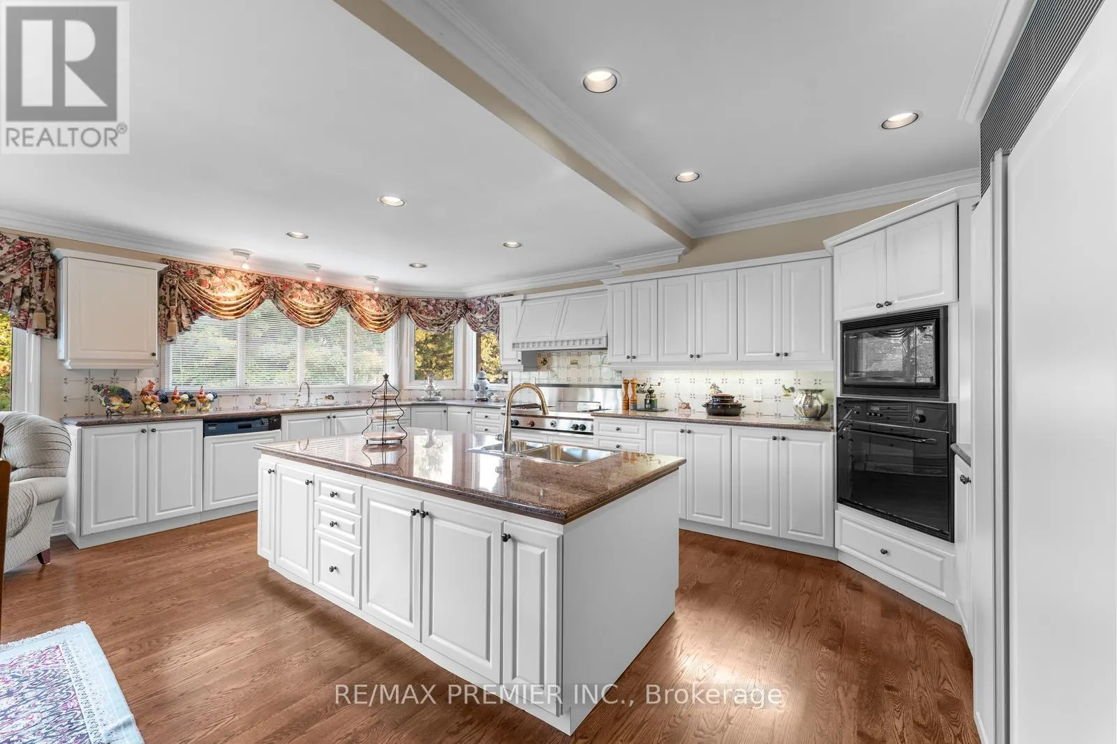261 SYLVADENE PARKWAY
