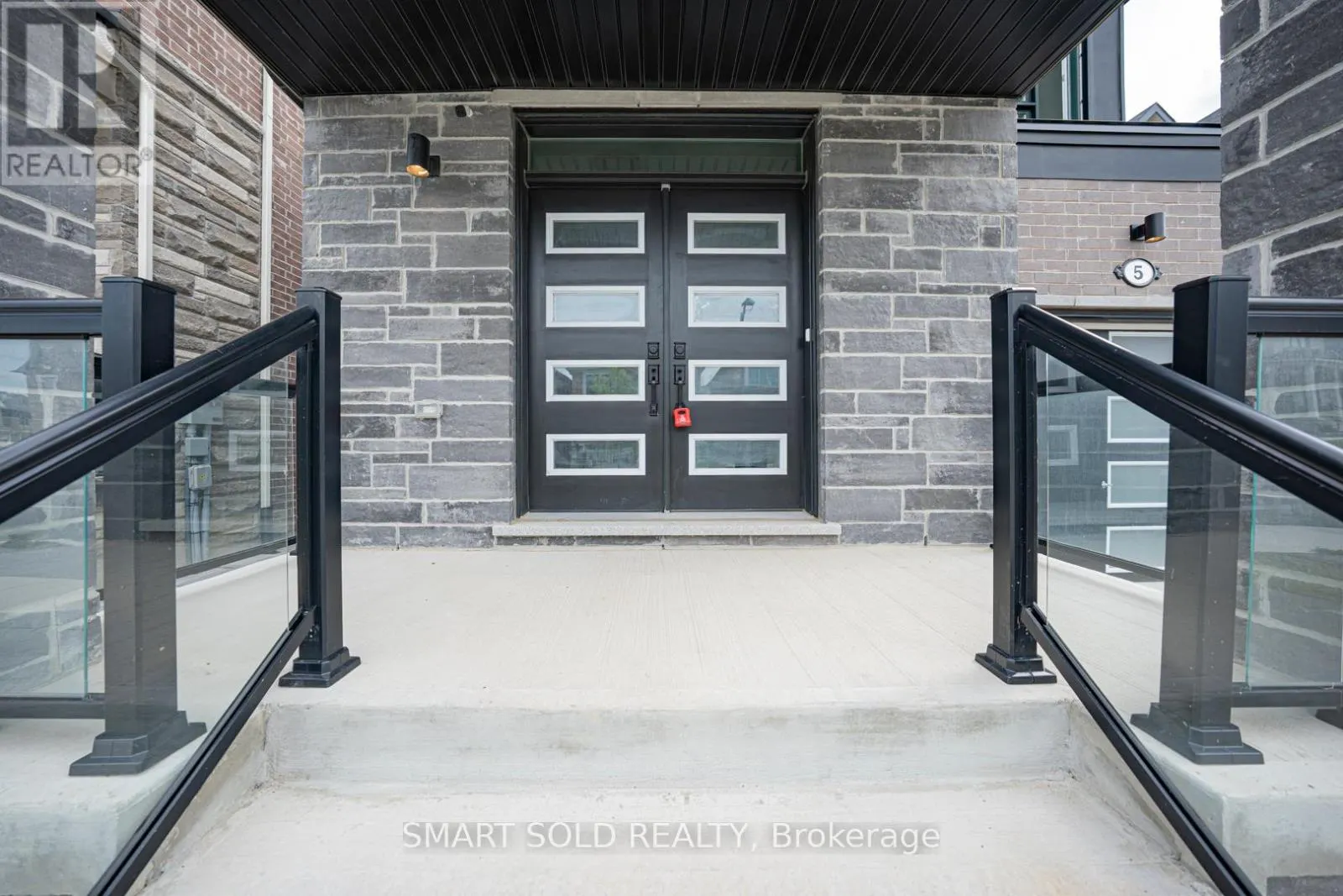 5 ERIN RIDGE COURT
