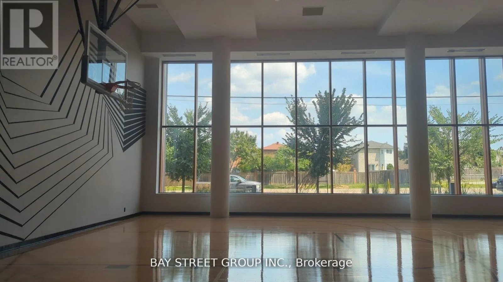 606 - 8 BEVERLEY GLEN BOULEVARD