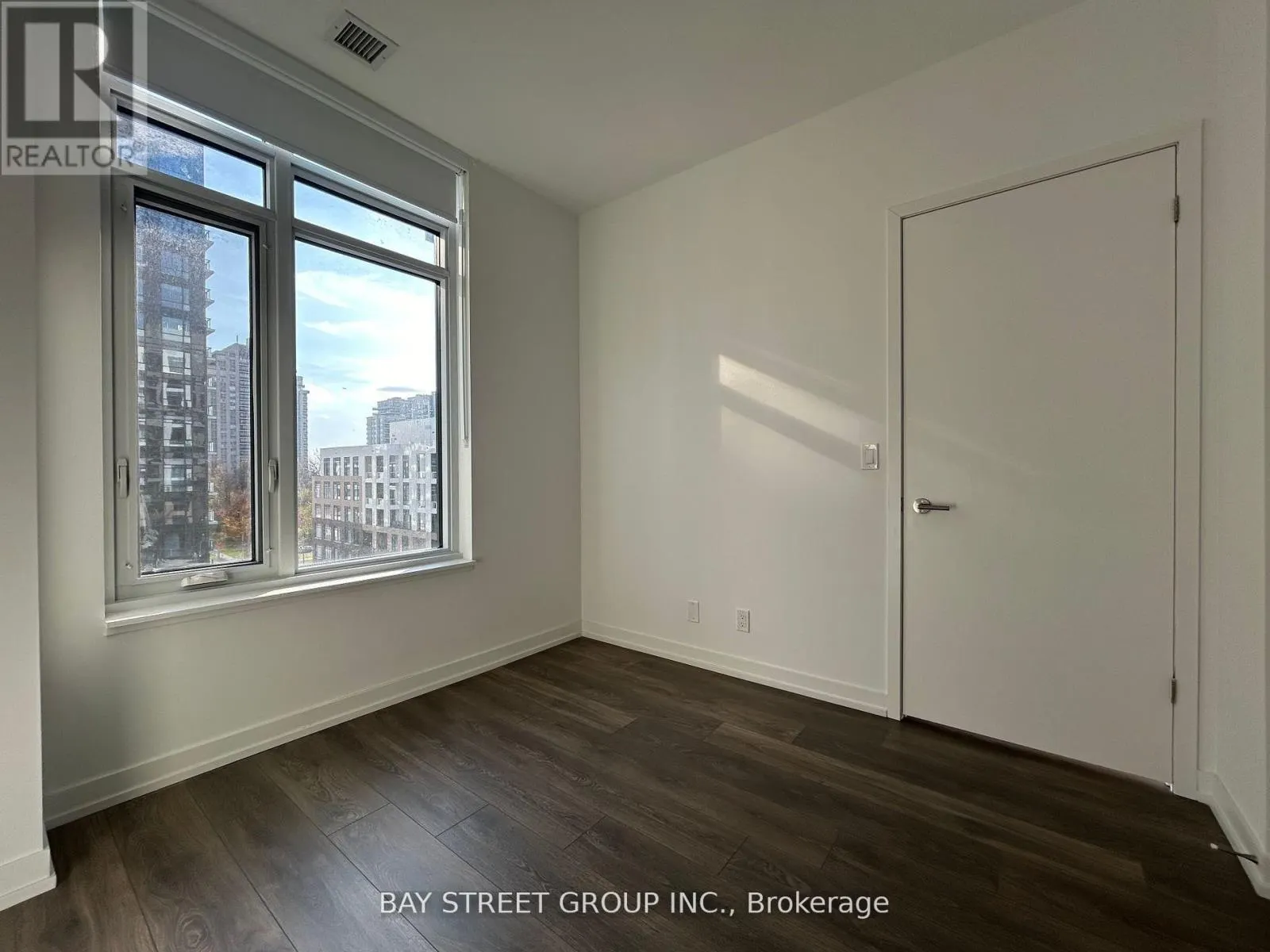 606 - 8 BEVERLEY GLEN BOULEVARD