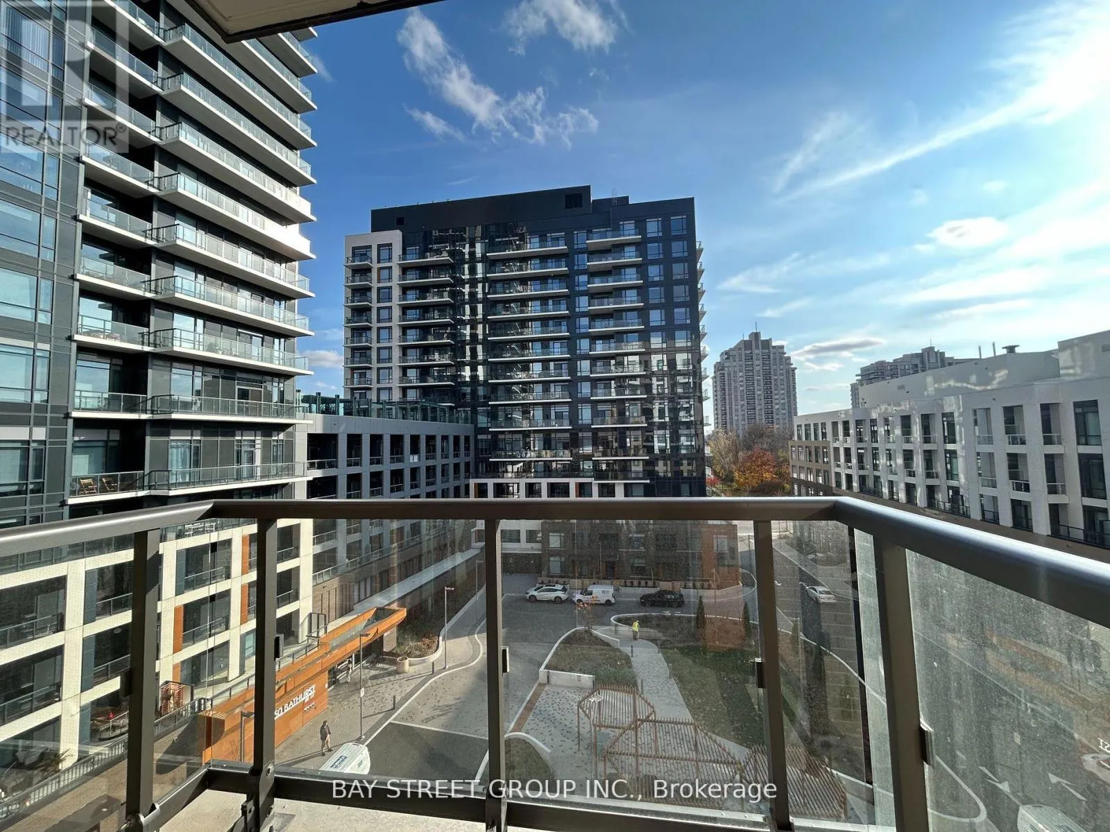 606 - 8 BEVERLEY GLEN BOULEVARD