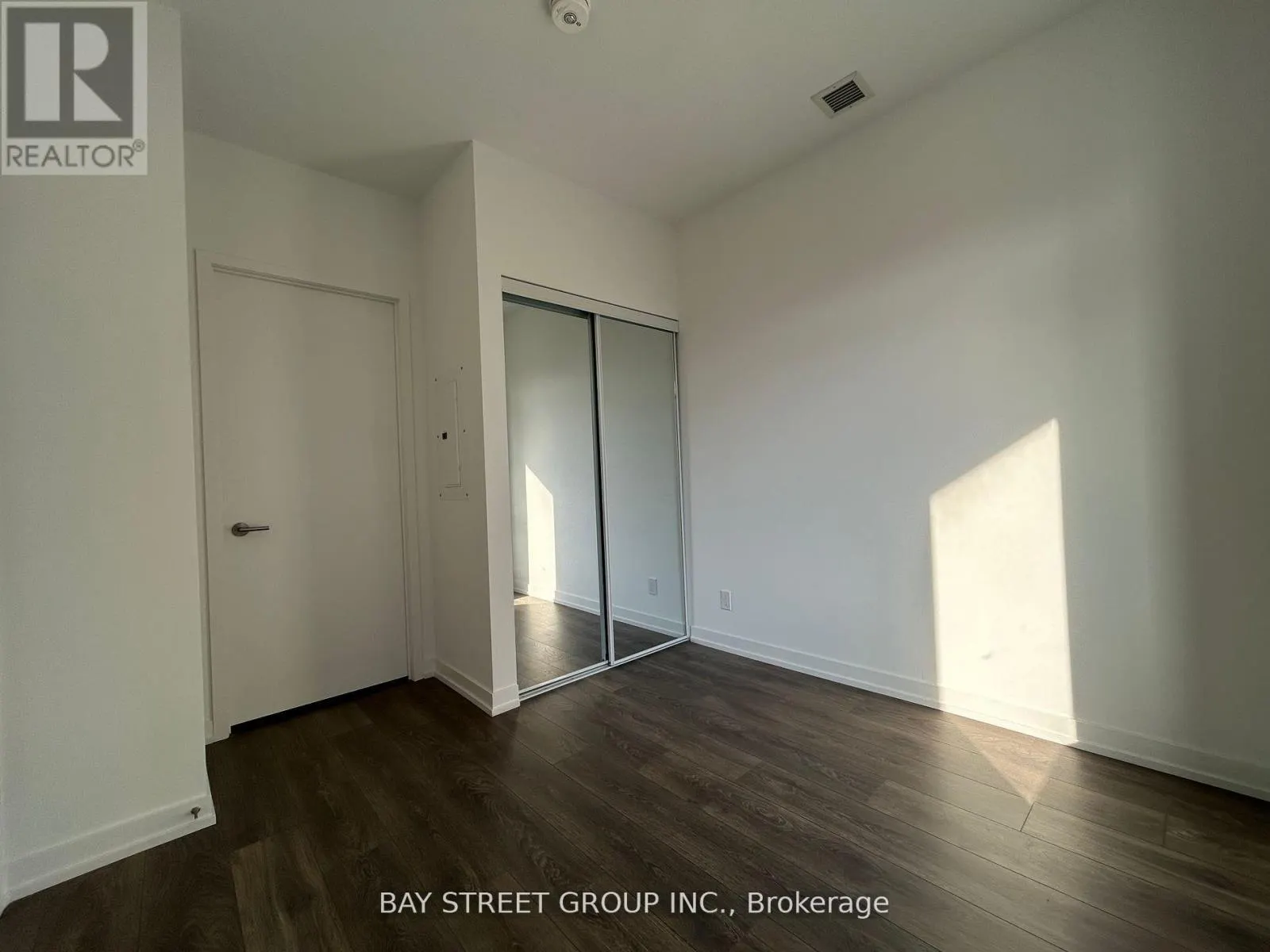 606 - 8 BEVERLEY GLEN BOULEVARD