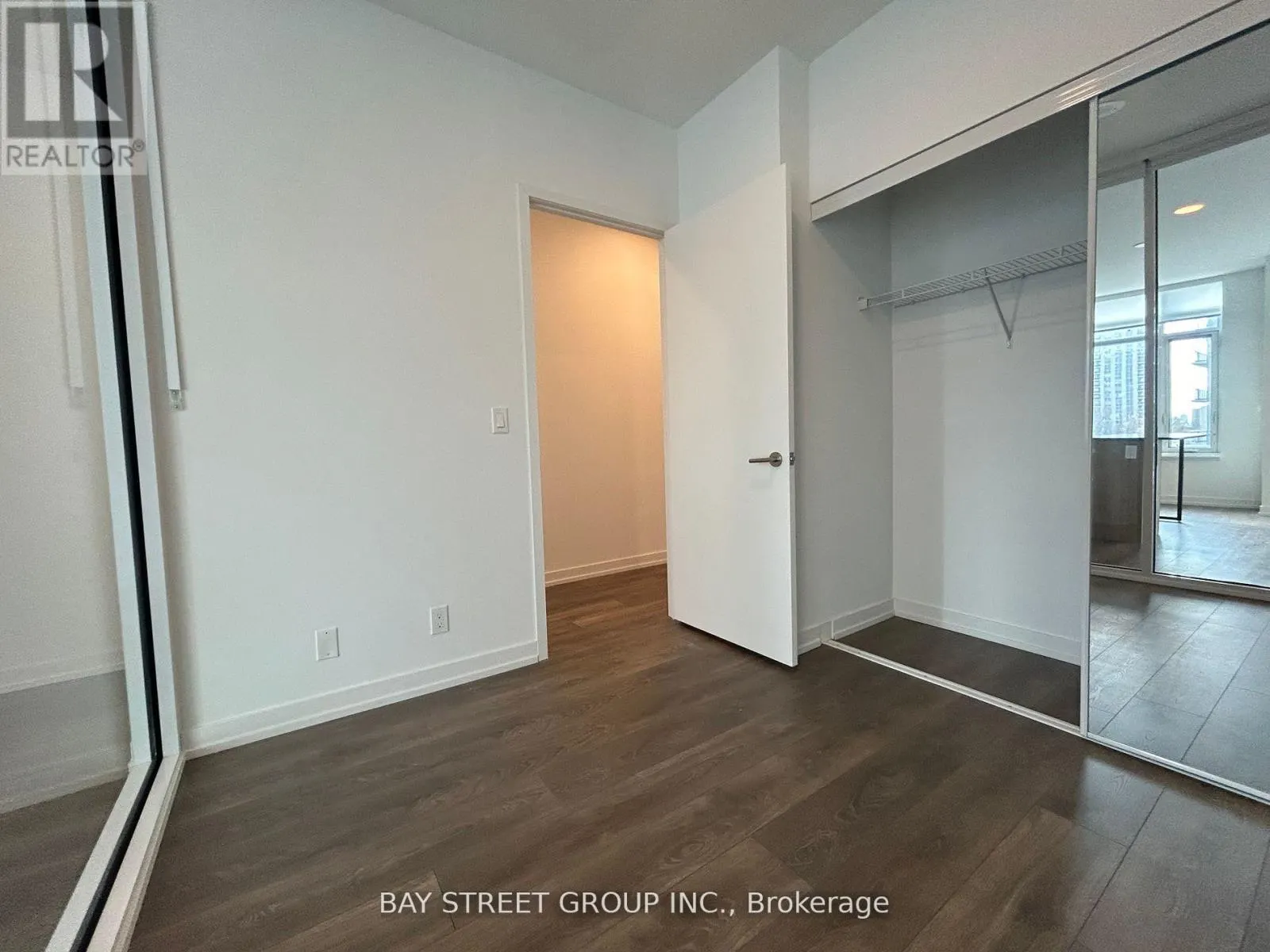 606 - 8 BEVERLEY GLEN BOULEVARD