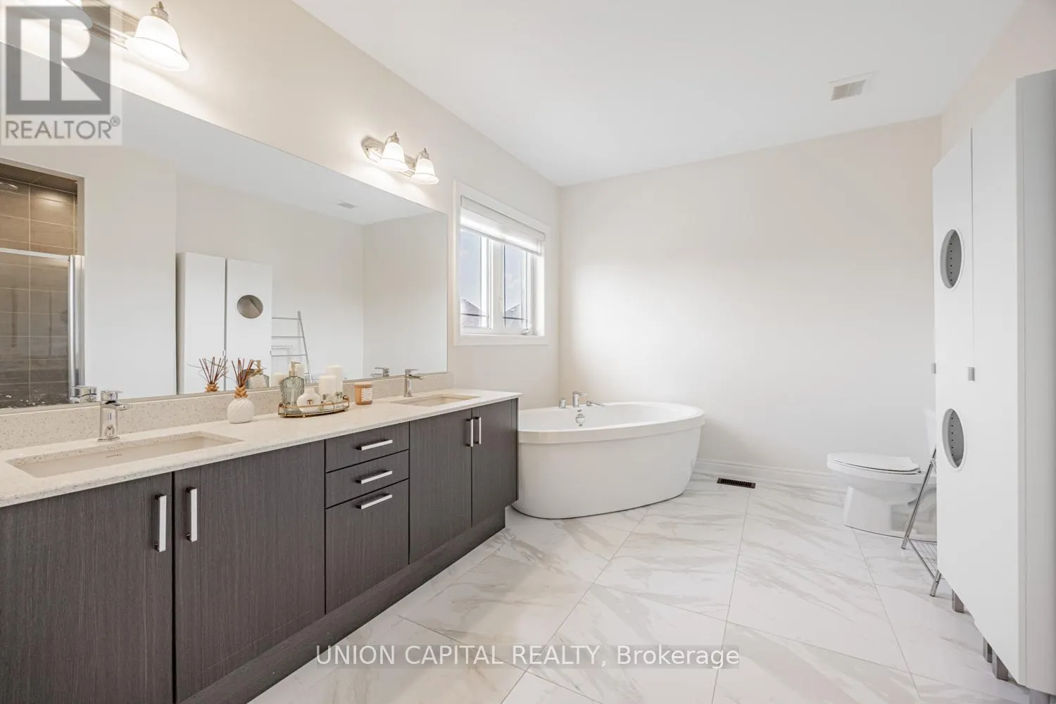 8 DRIZZEL CRESCENT