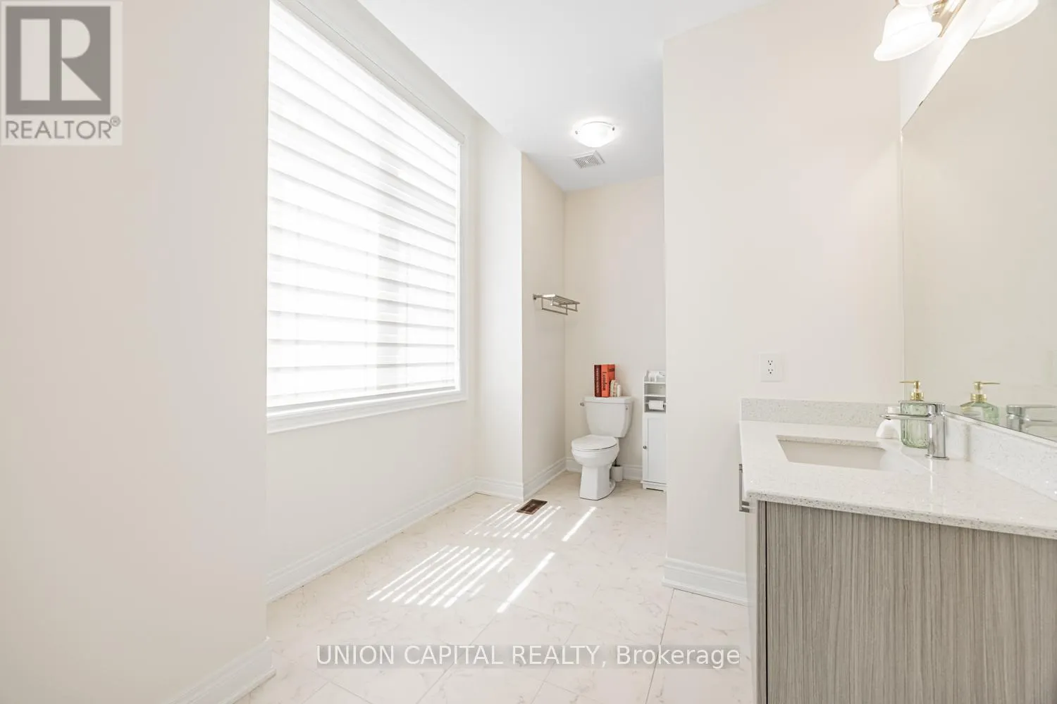 8 DRIZZEL CRESCENT