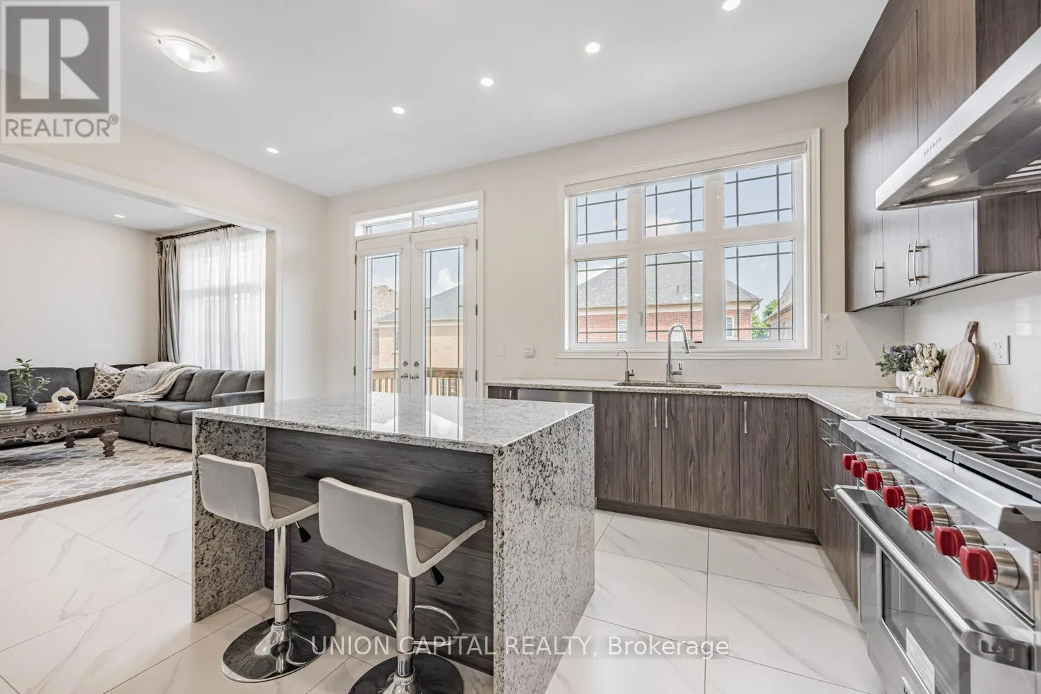 8 DRIZZEL CRESCENT