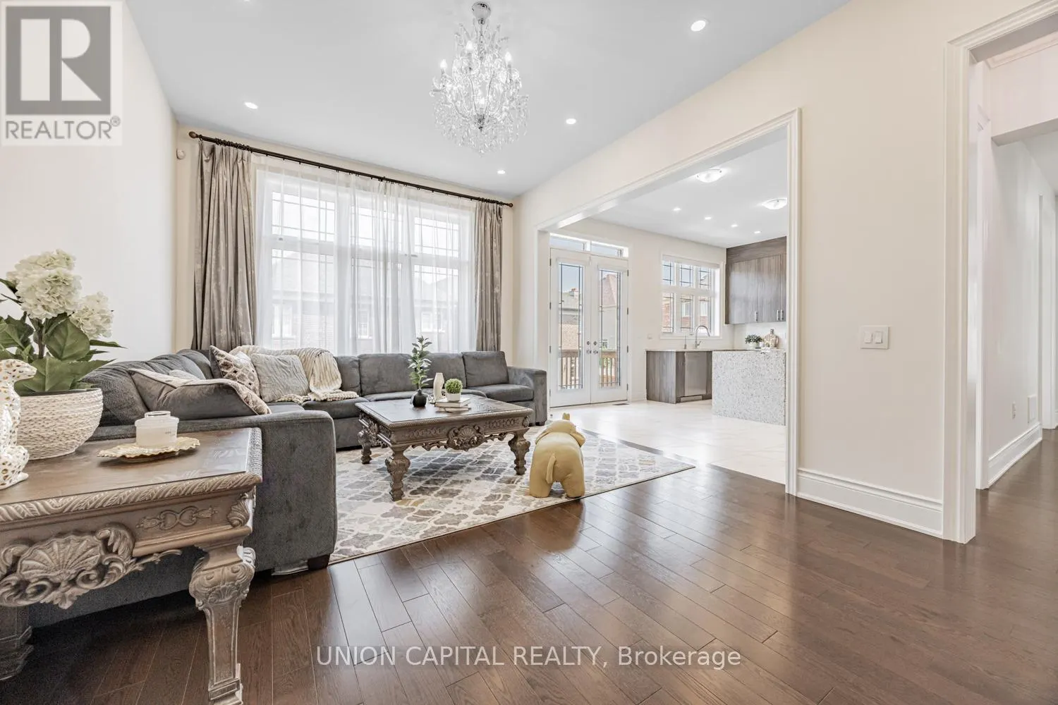 8 DRIZZEL CRESCENT