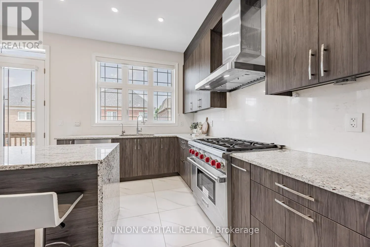 8 DRIZZEL CRESCENT
