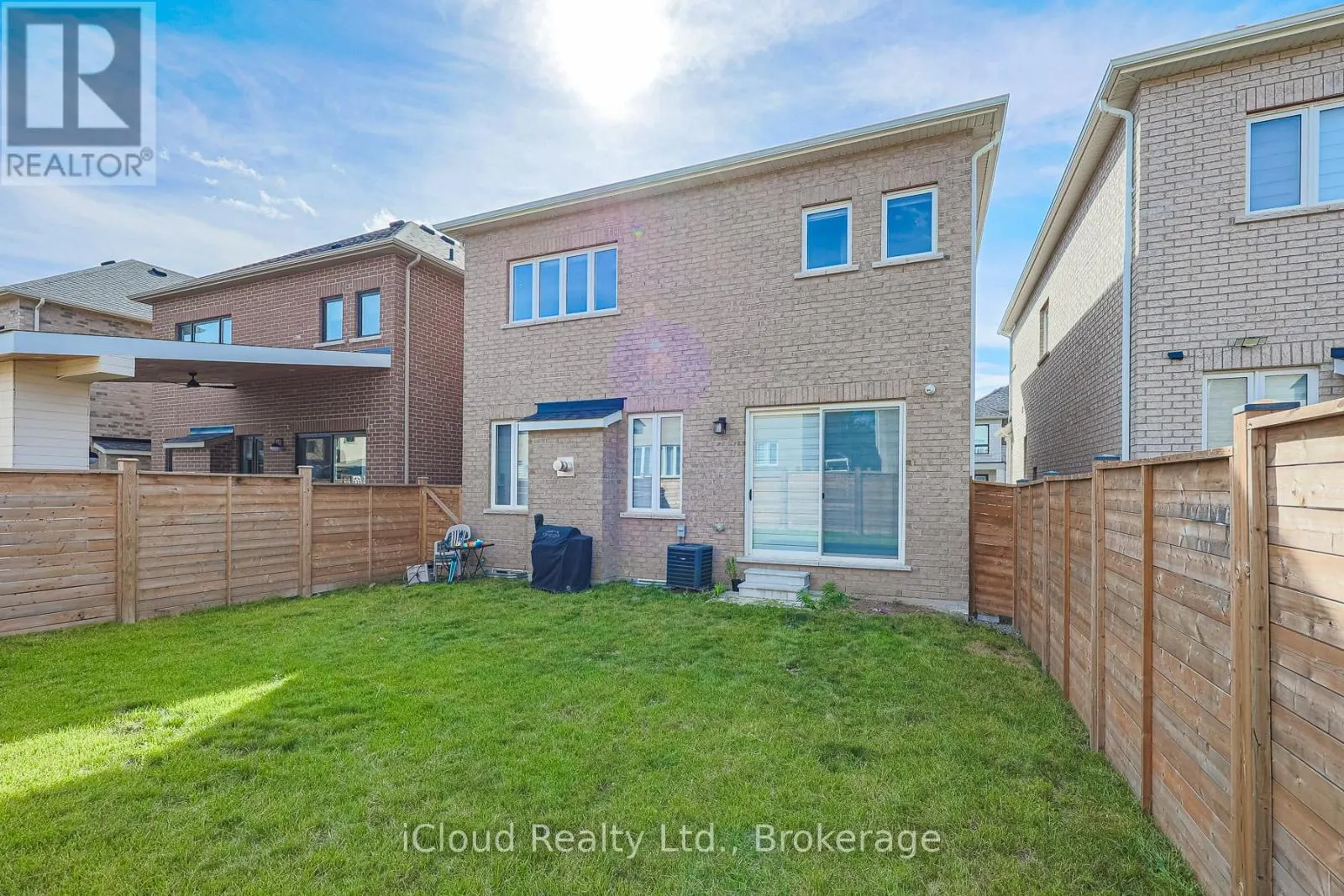 87 PINE HILL CRESCENT