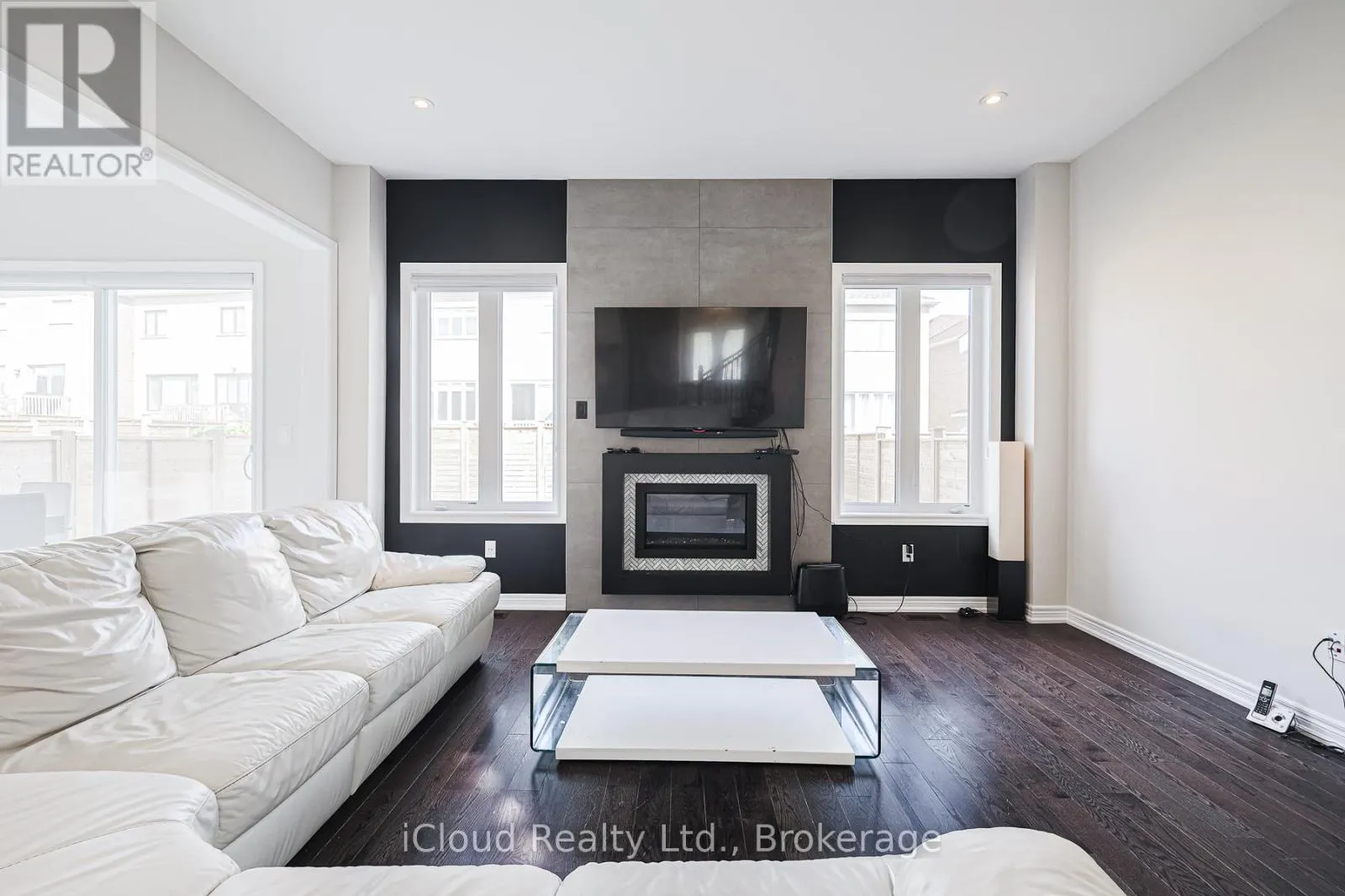 87 PINE HILL CRESCENT