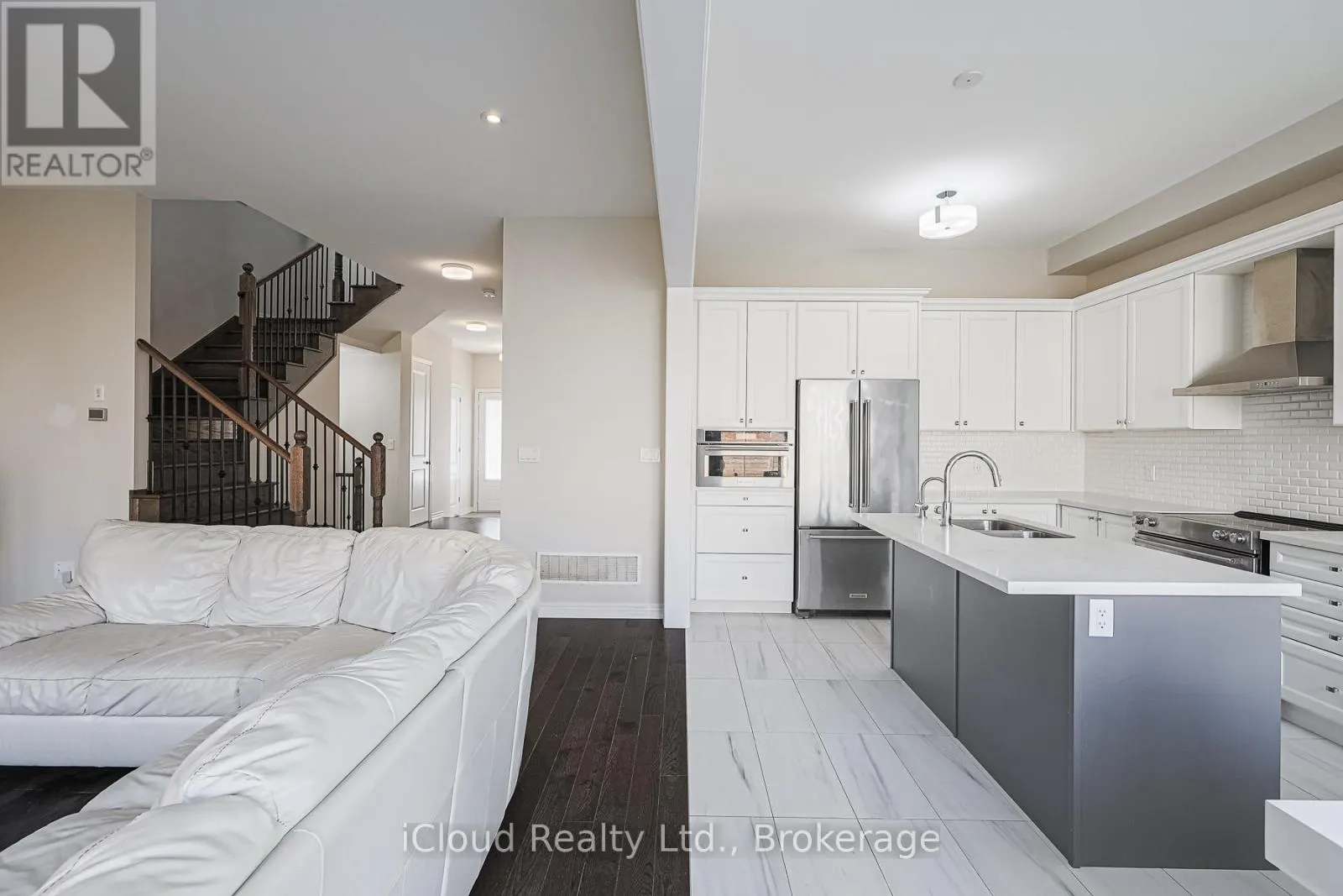 87 PINE HILL CRESCENT