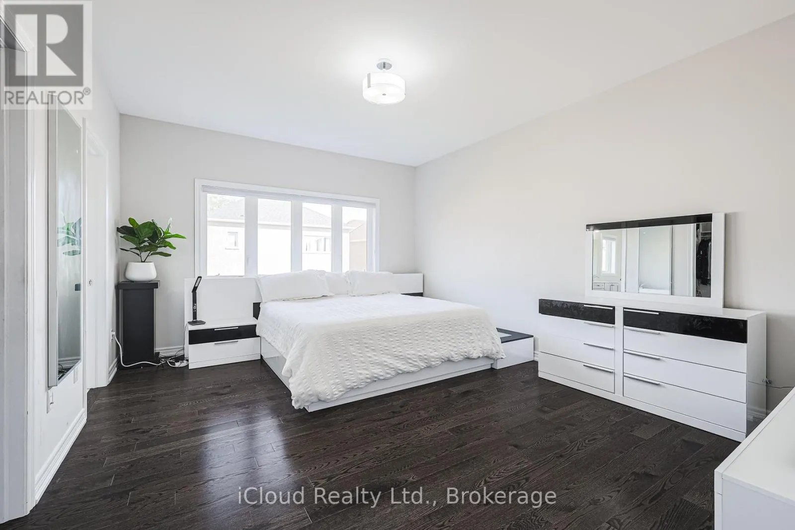 87 PINE HILL CRESCENT