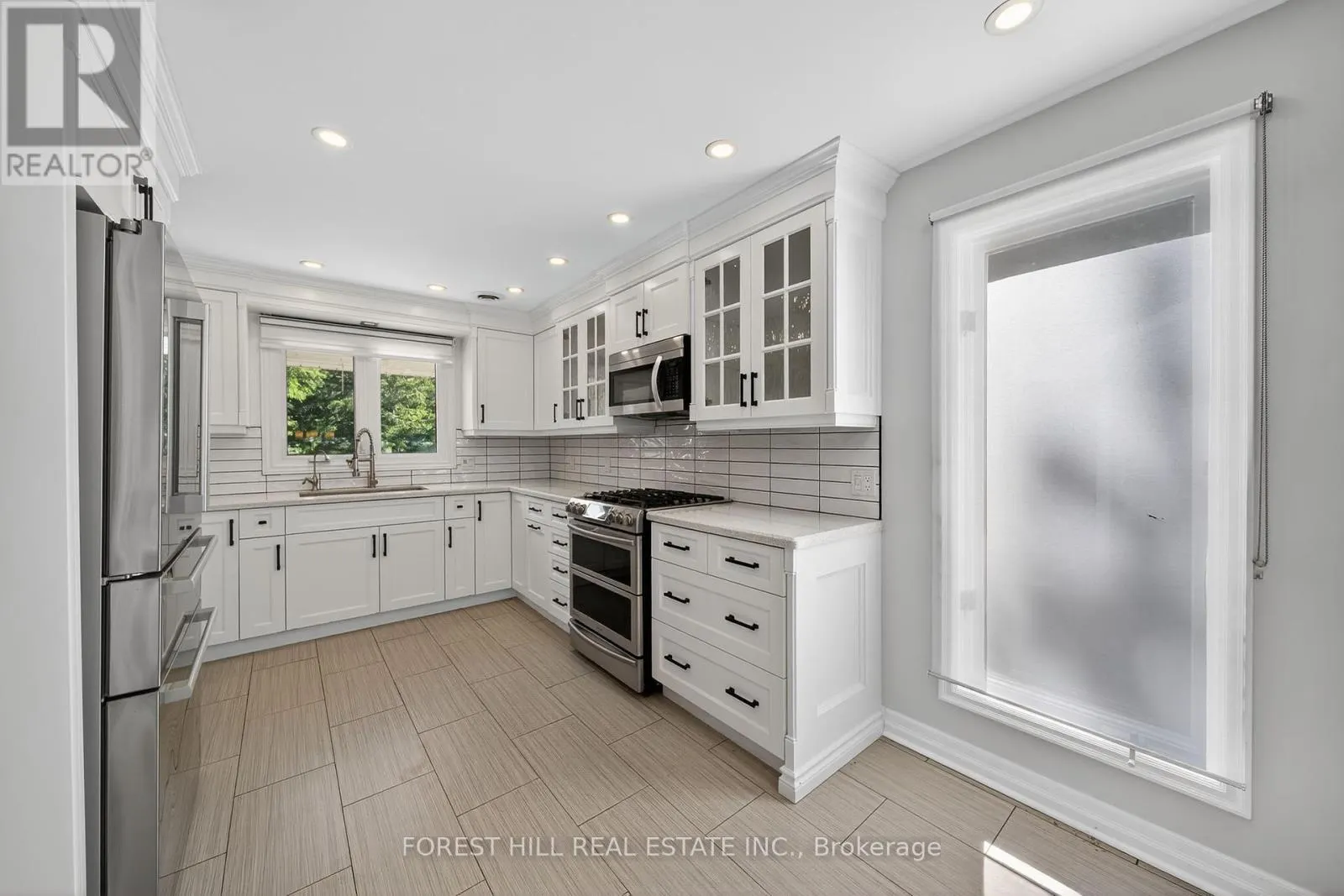 3934 RICHVIEW ROAD