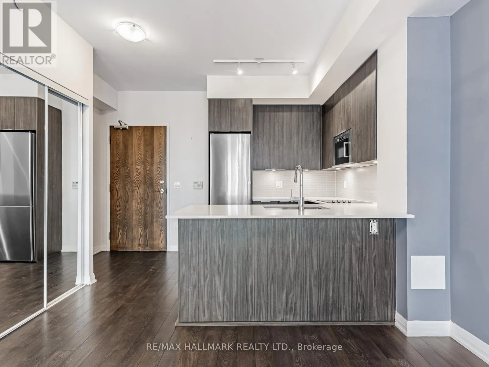 322 - 99 EAGLE ROCK WAY