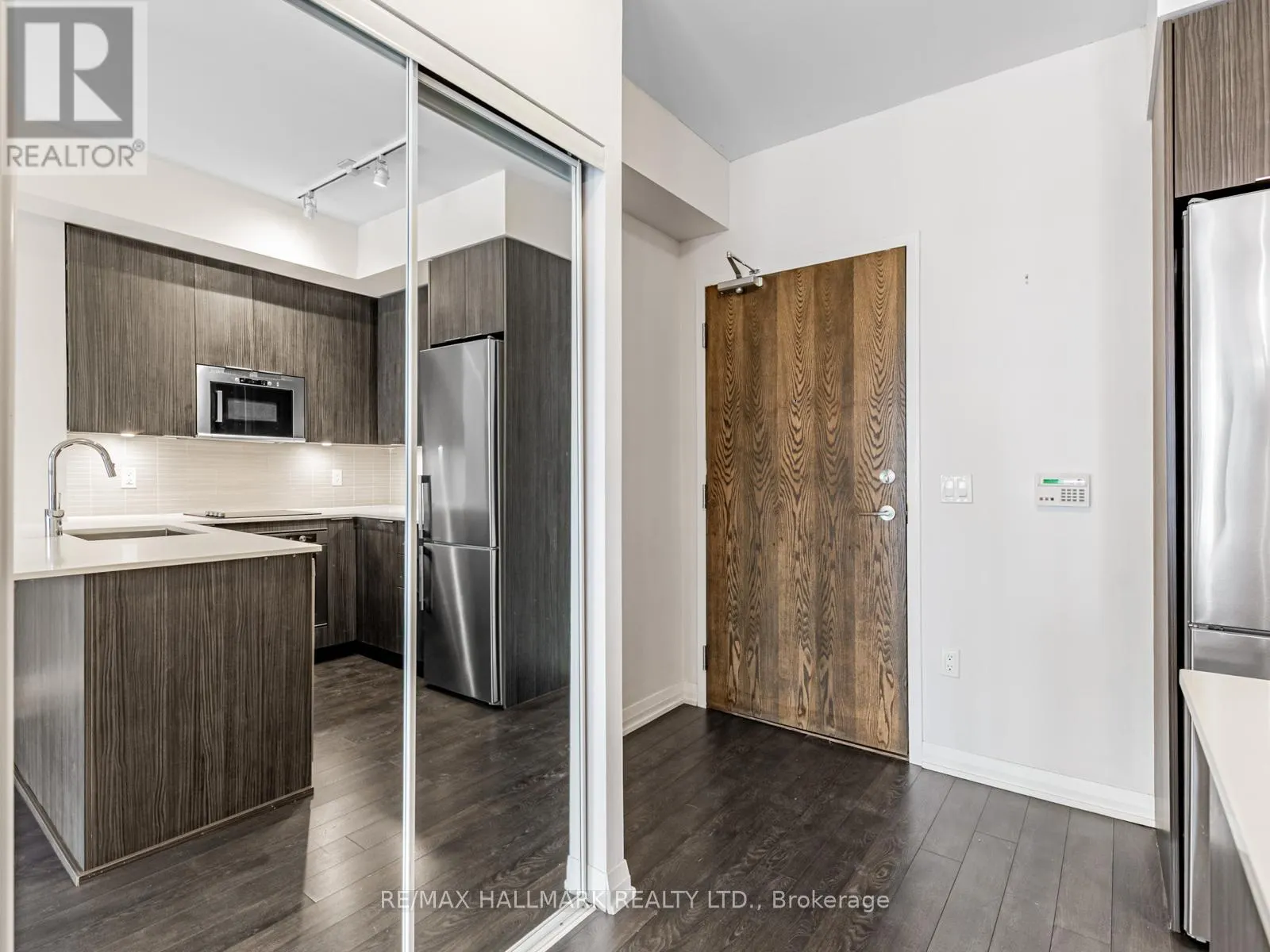 322 - 99 EAGLE ROCK WAY