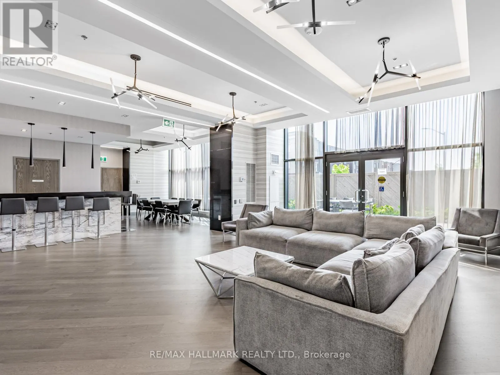 322 - 99 EAGLE ROCK WAY